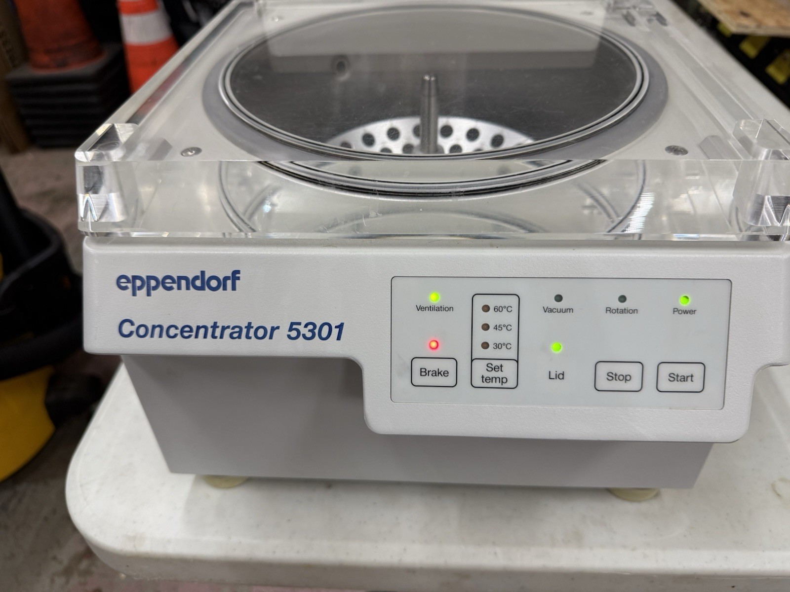 EPPENDORF VACUFUGE 5301 CONCENTRATOR CENTRIFUGE WITH F 45-48-11 ROTOR