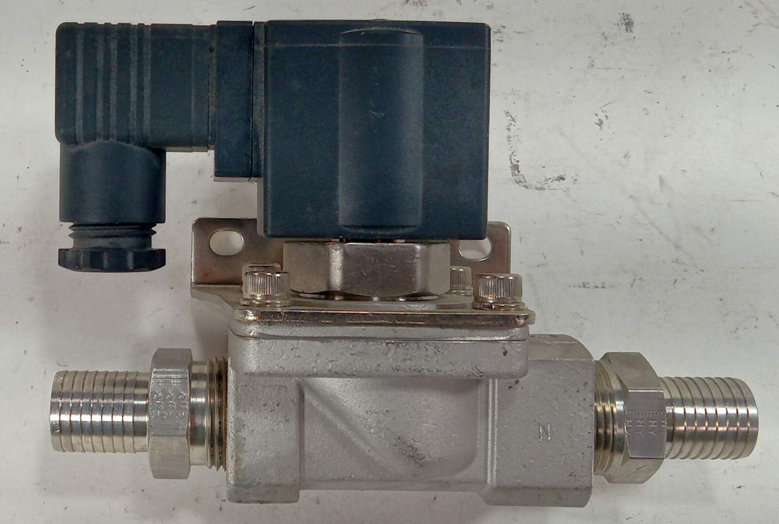 1 NEW SMC VXZ2350G-3DR1-B 2 WAY MEDIA VALVE NNB ***MAKE OFFER***