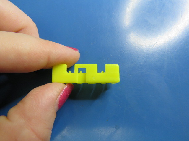 YAZAKI 7157-6100-70 Qty of 80 per Lot SECONDARY LOCK