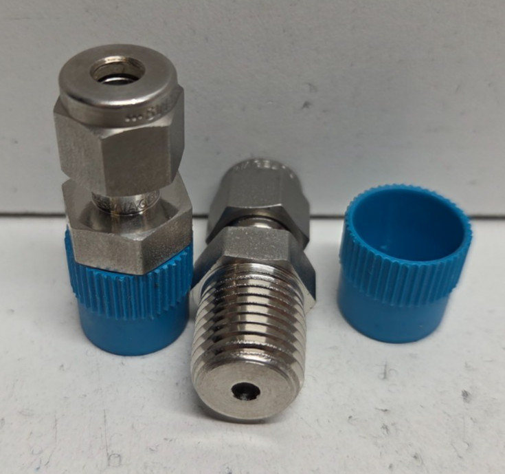 LOT OF 2 NEW NO BOX! SWAGELOK 1/4″ TUBE X 1/4″ NPT MALE ADAPTERS SS-400-1-4