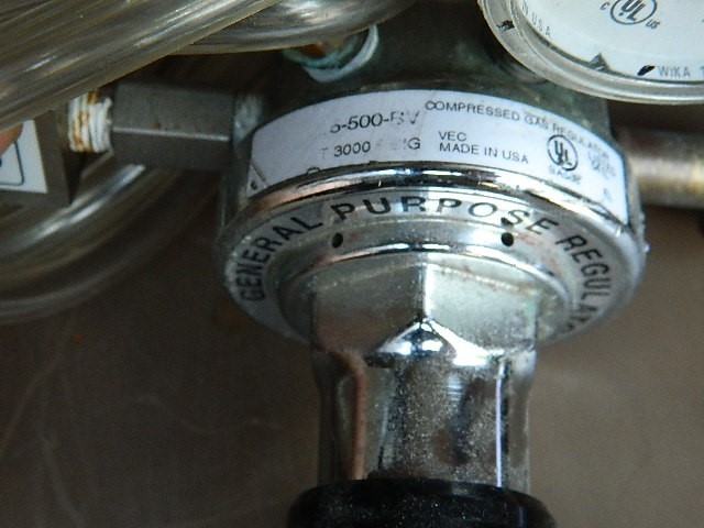 Airgas 2121351 15-500-BV Regulator with Dwyer Flowmeter VFB-65-SSV T27AG