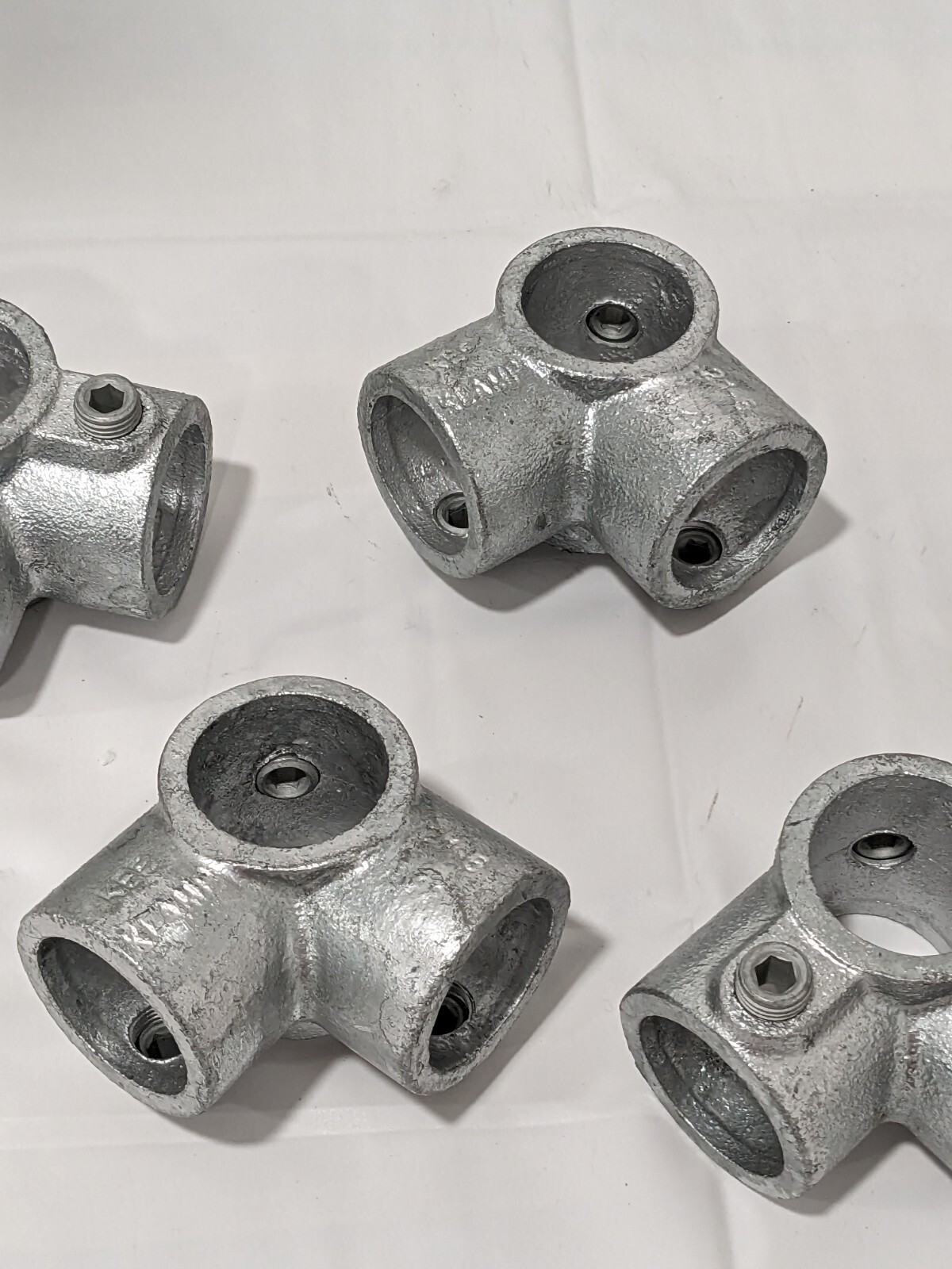 KEE 1″ Pipe, Side Outlet Tee, Malleable Iron Tee Pipe Rail Fitting Qty 5 21-6