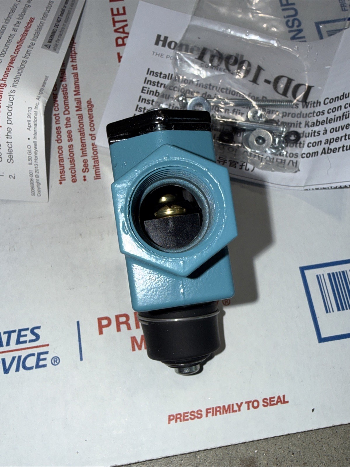 NEW BZE6-2RN LIMIT SWITCH for HONEYWELL MICROSWITCH BZE62RN