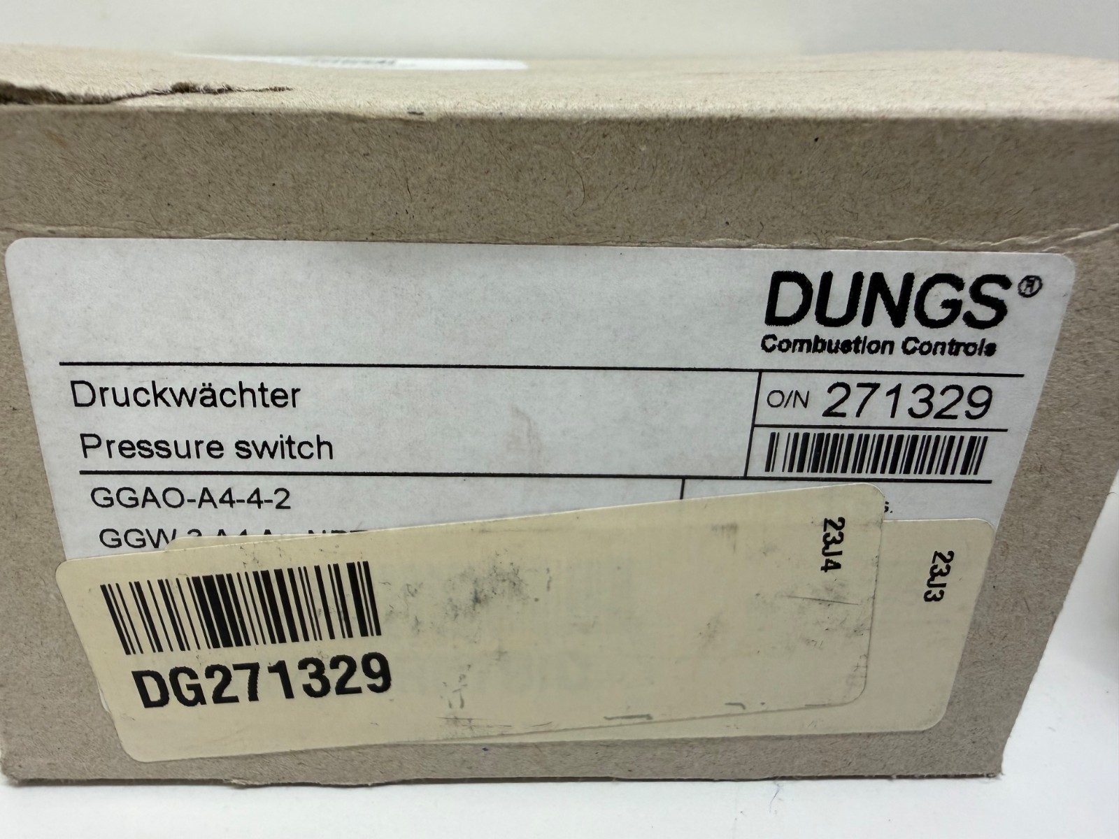 NEW IN BOX! DUNGS 120V 7PSI GAS OPERATED PRESSURE SWITCH 271329 GGAO-A4-4-2