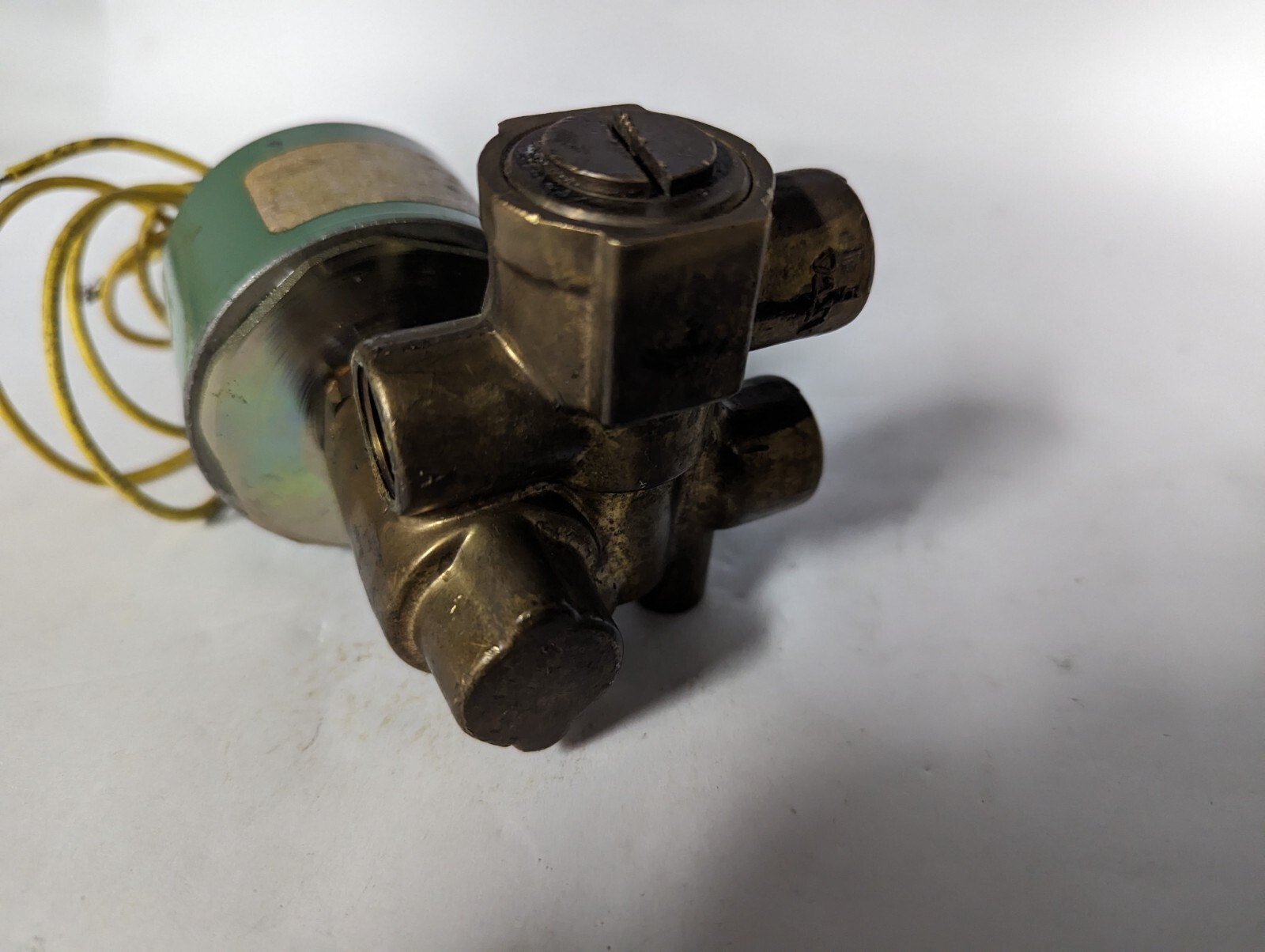 Used Asco Red-Hat 3/8″ npt Brass 3-Way Solenoid Valve, 120 VAC, N.C., HT8321A6