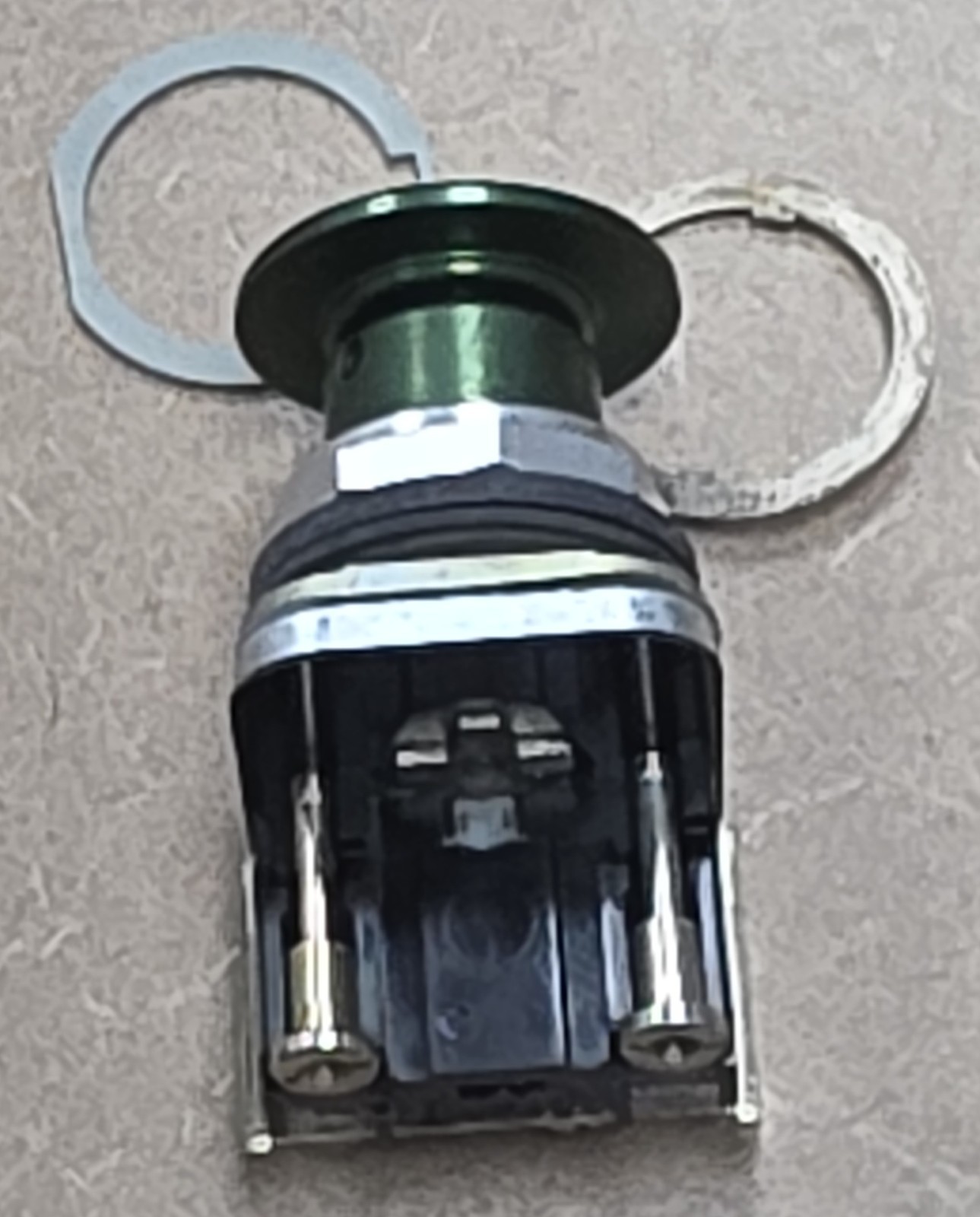 Allen-Bradley 800T-D1A NEMA 4/13 Push Button Mushroom Head Green
