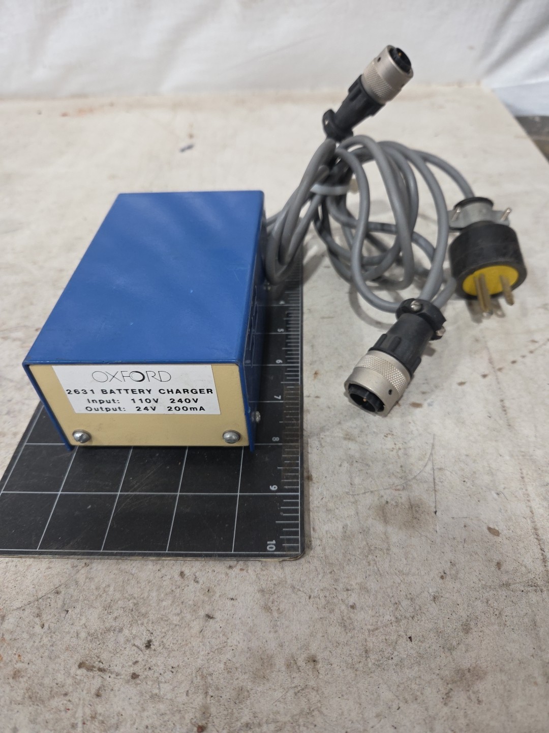 Prepair Oxford 2631 Battery Charger Input: 110V 240V Output 24V 200mA
