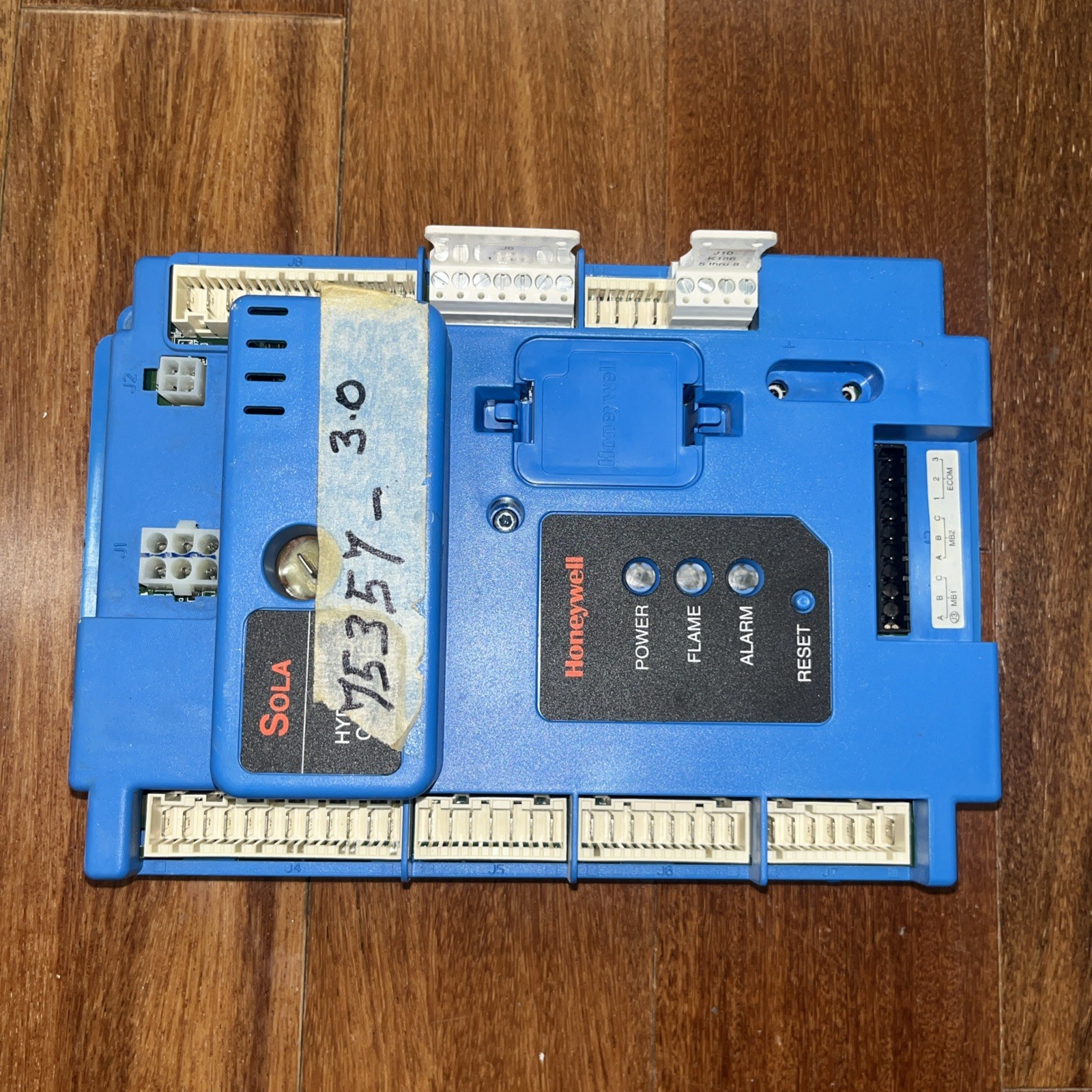 HONEYWELL R7910A1027 SOLA HYDRONIC CONTROL