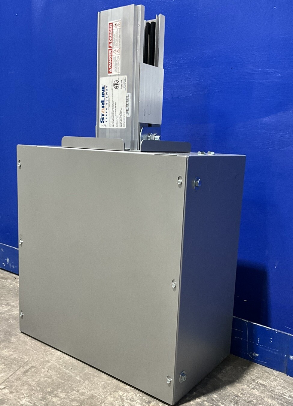 Starline 250 Amp 415Y/240V Tap Box Cat No. UF250T5CGR-RRSN-0100C-STD0-M43W3 🟦