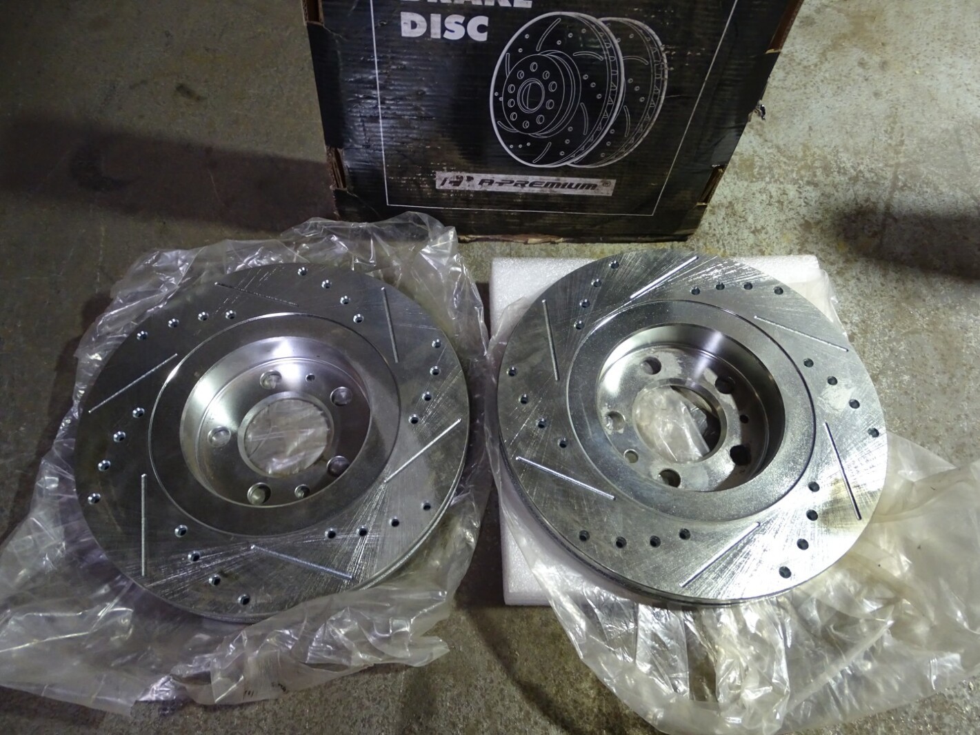 A-PREMIUM 98-06 VW Beetle, Drilled & Slotted Disc Brake Rotors , EBR615XPR