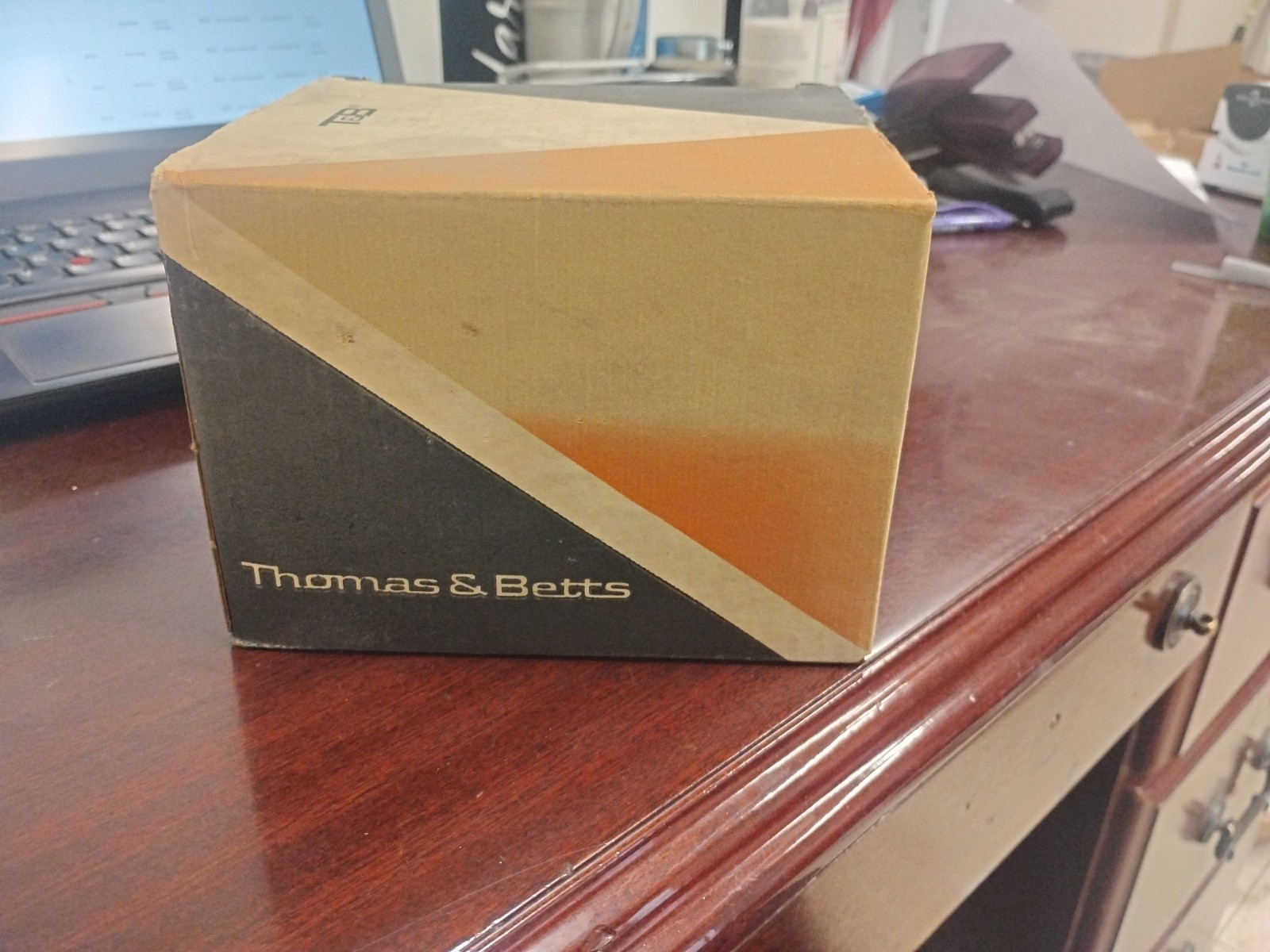 Thomas & Betts 5220 3/4″ EMT Raintight Coupling. Box of 50. New