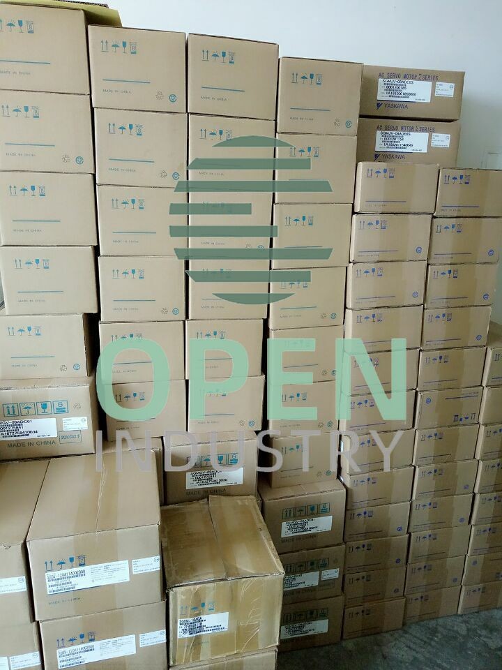1PCS New in box YASKAWA SGMAS-A5ACA21 AC SERVO MOTOR 3000RPM 0.66A 200V 50W