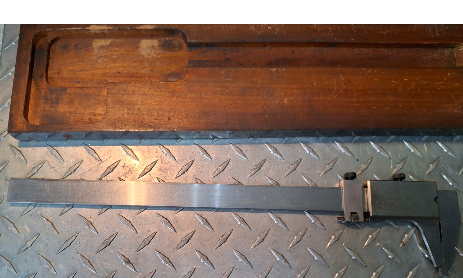 Starrett #123 Master Vernier Caliper 14″ .001″ With Wooden Case