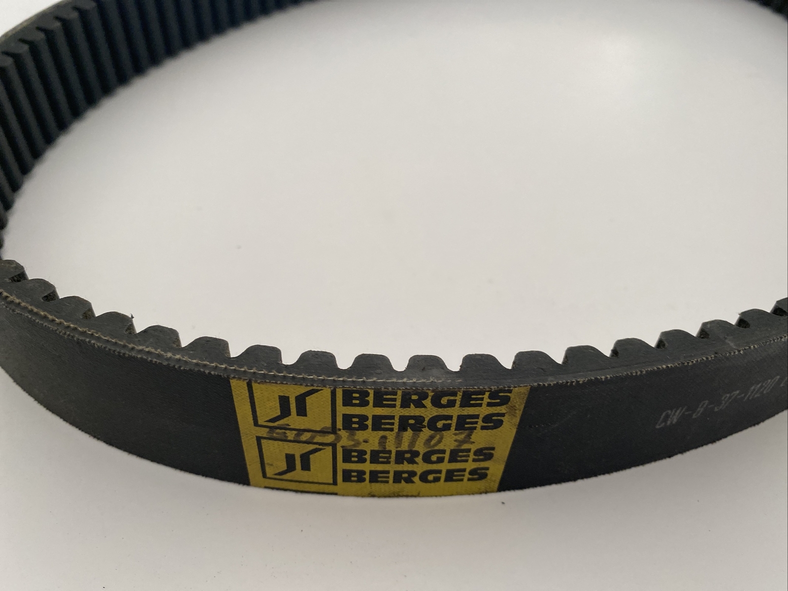 BERGES Cogged V-Belt CW-B-37-1120 LI/1167 LW-8229-2-R