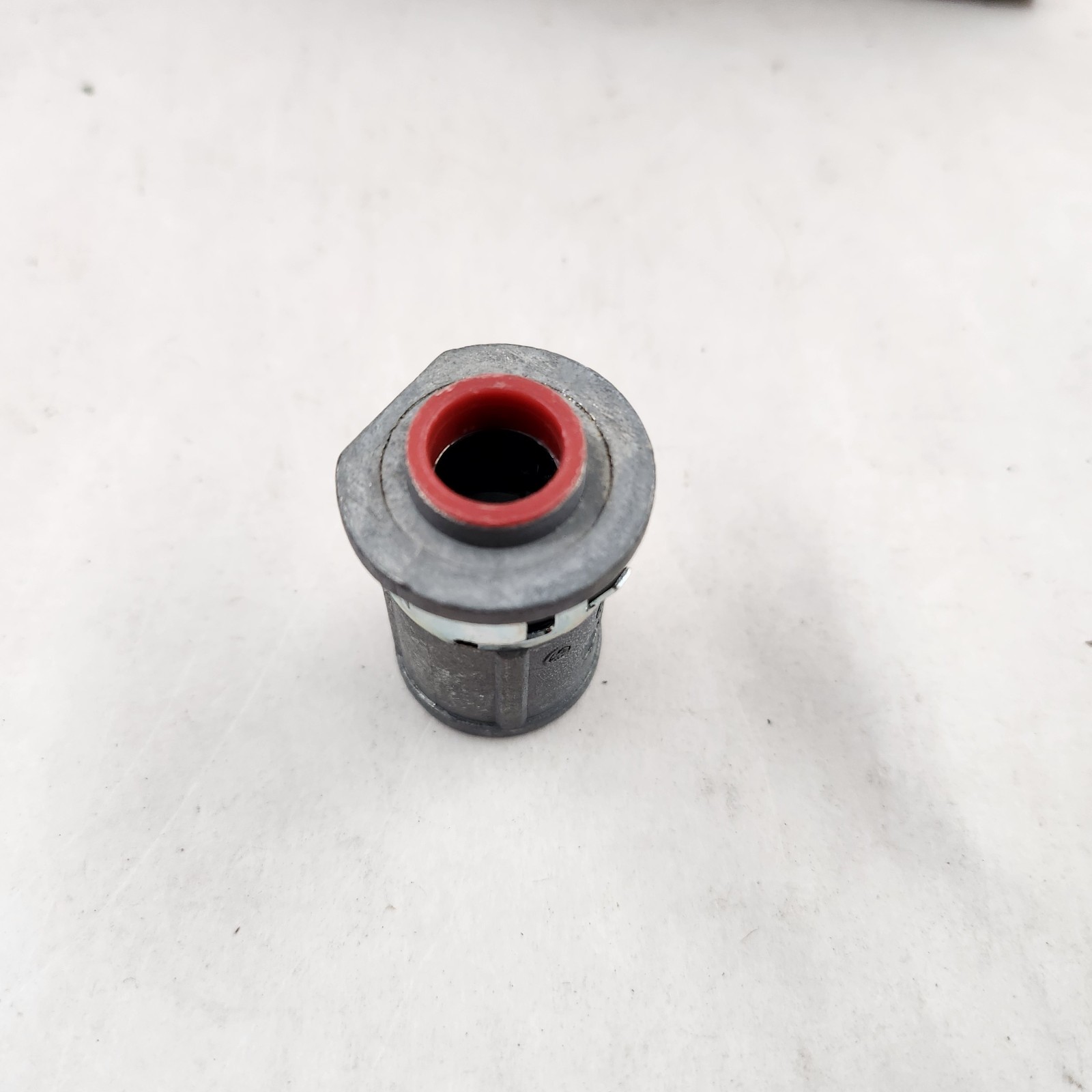 Arlington 38RAST 1/2″ Retrofit Snap2IT Cable Connector 3/8″ Knockout Box of 25