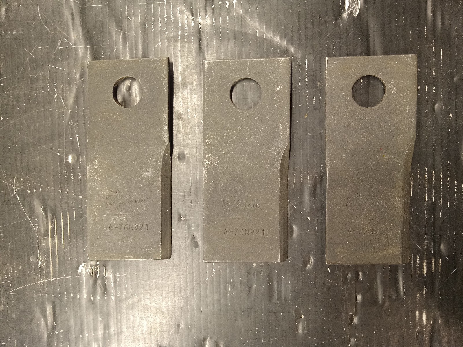 3 NEW A&I A-76N921 1 HOLE 2”x4 ¾” MOWER BLADES NNB ***MAKE OFFER***