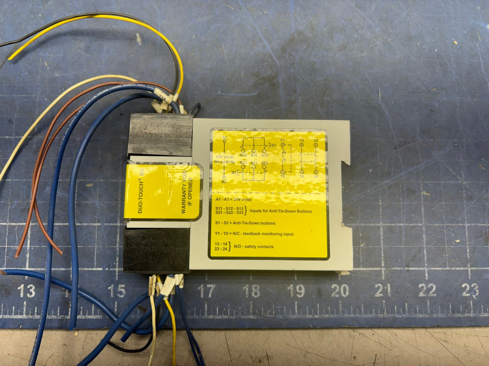 BANNER AT-FM-10K SAFETY RELAY 24VAC/DC 200mA MAX *SEE PICTURES*