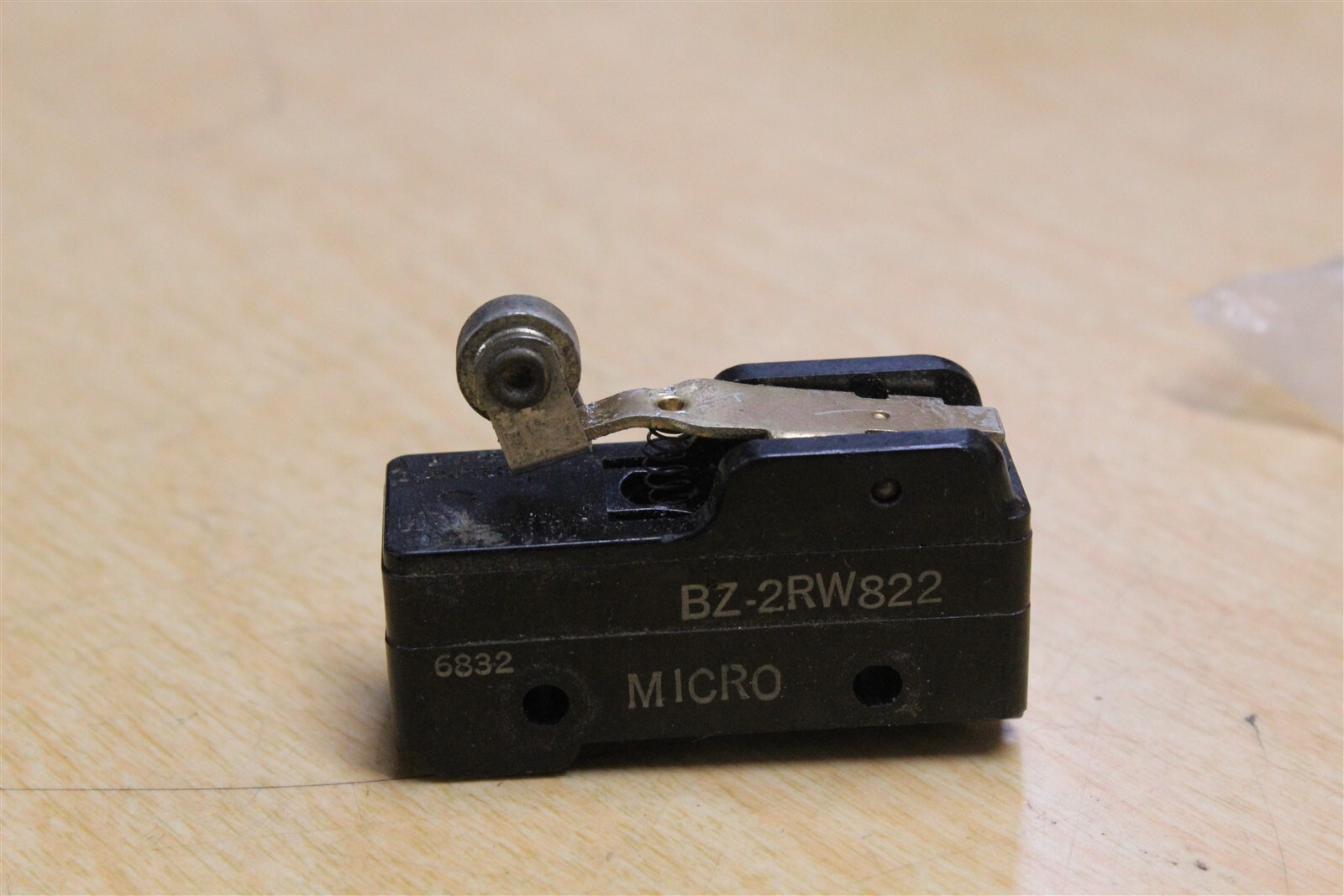 Micro Switch BZ-2RW822 no lever *FREE SHIPPING*
