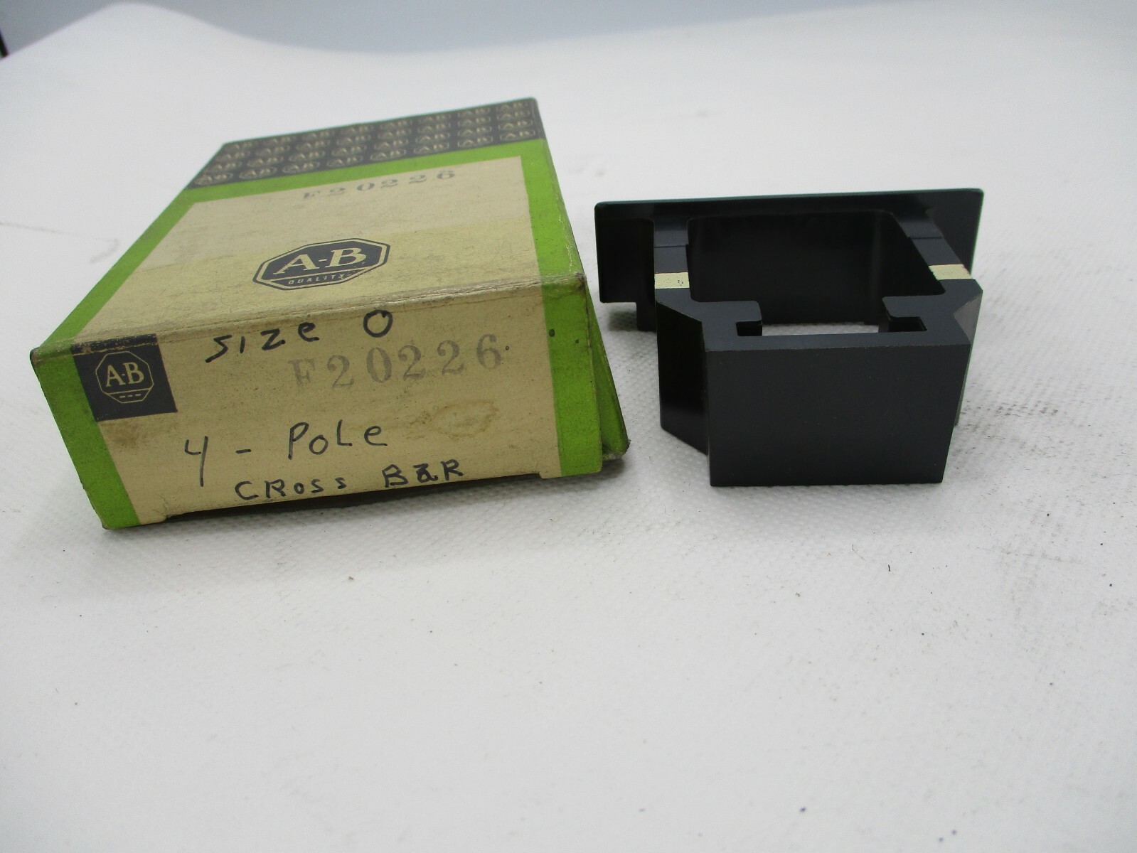 NEW OLD STOCK ALLEN-BRADLEY F-20226 4 POLE CONTACT SUPPORT CROSS BAR SIZE 0