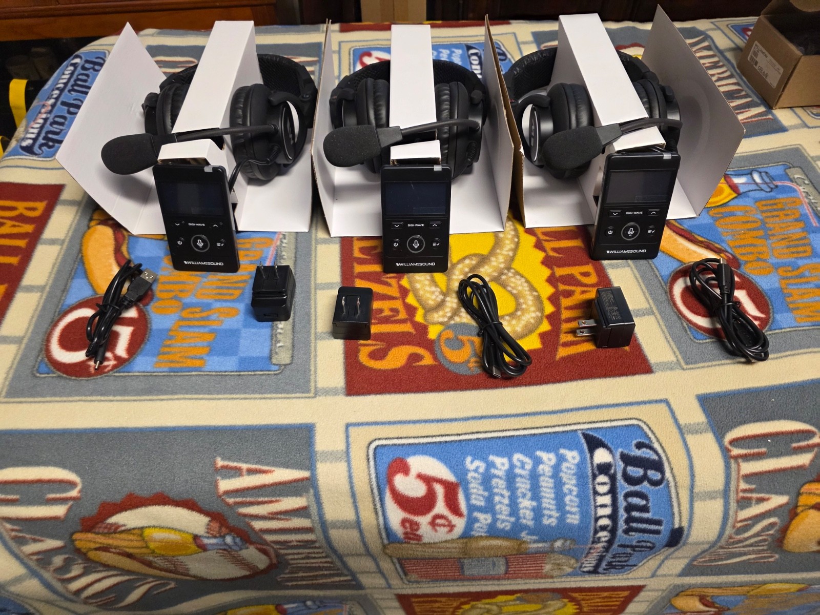 William AV Brand New 3 MIC 158 Headset & 3 DLT 400 Digi-Wave Personal Comm sys