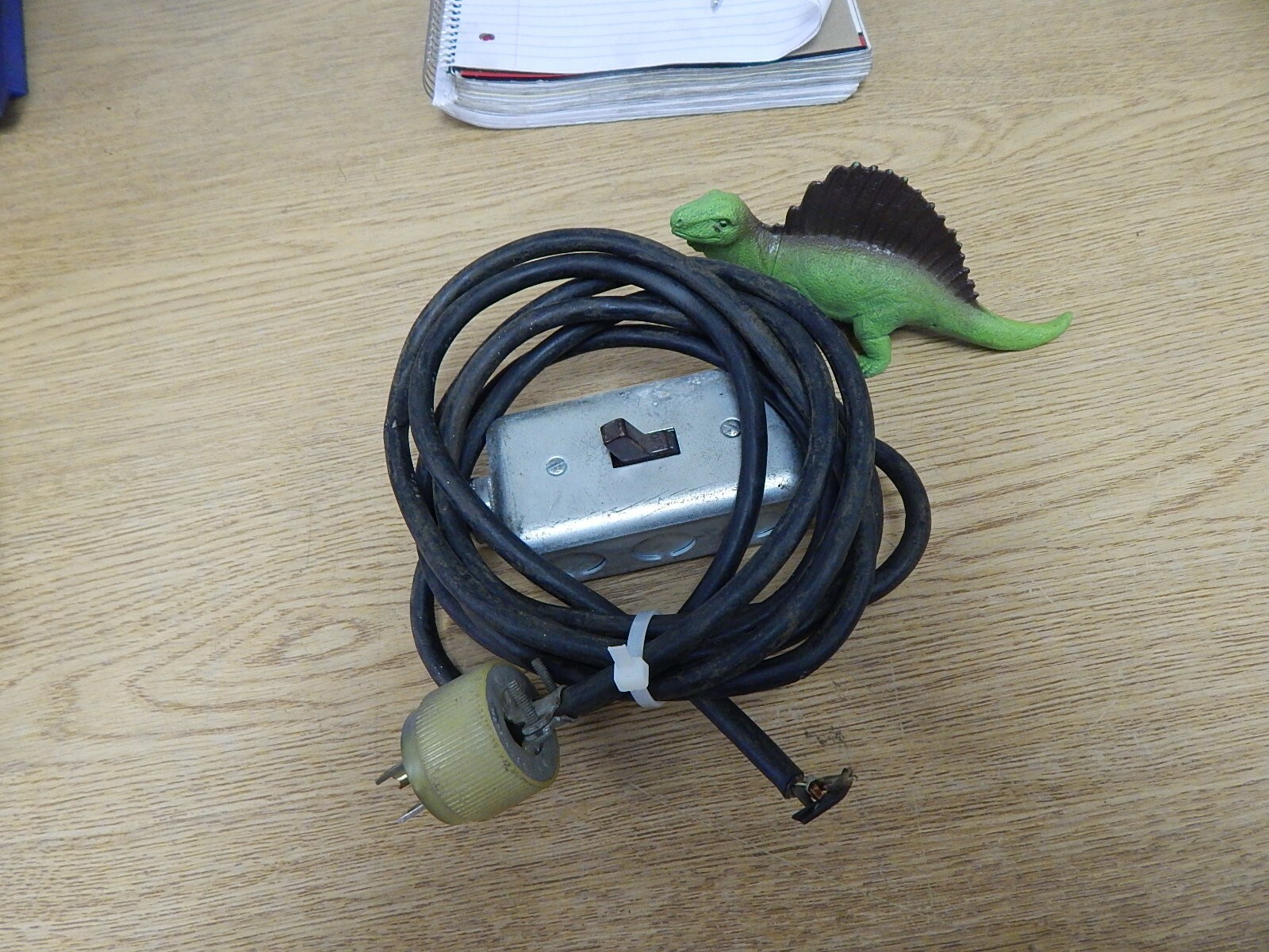 Slater 277V 15A 120V 16/2 Cord w/ Light Switch *FREE SHIPPING*