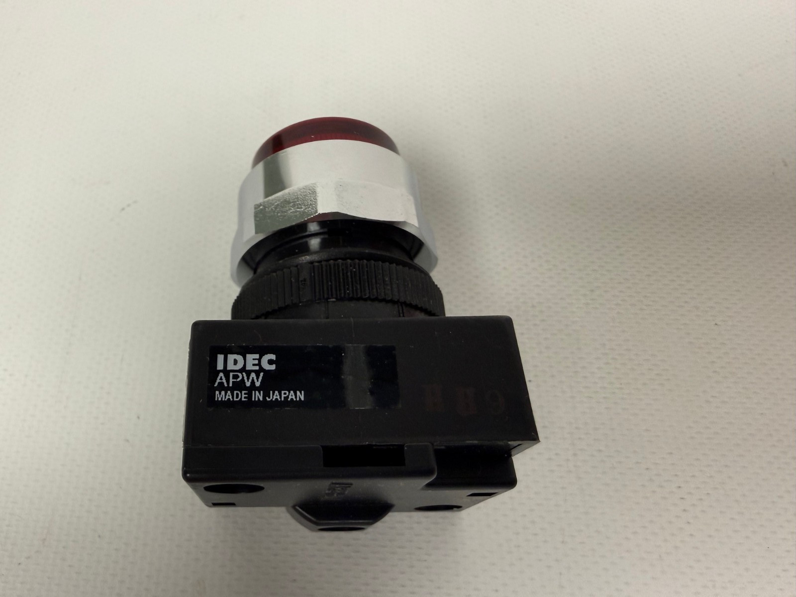IDEC APW199D-R-24V CONTROL UNIT PILOT LIGHT RED NEW