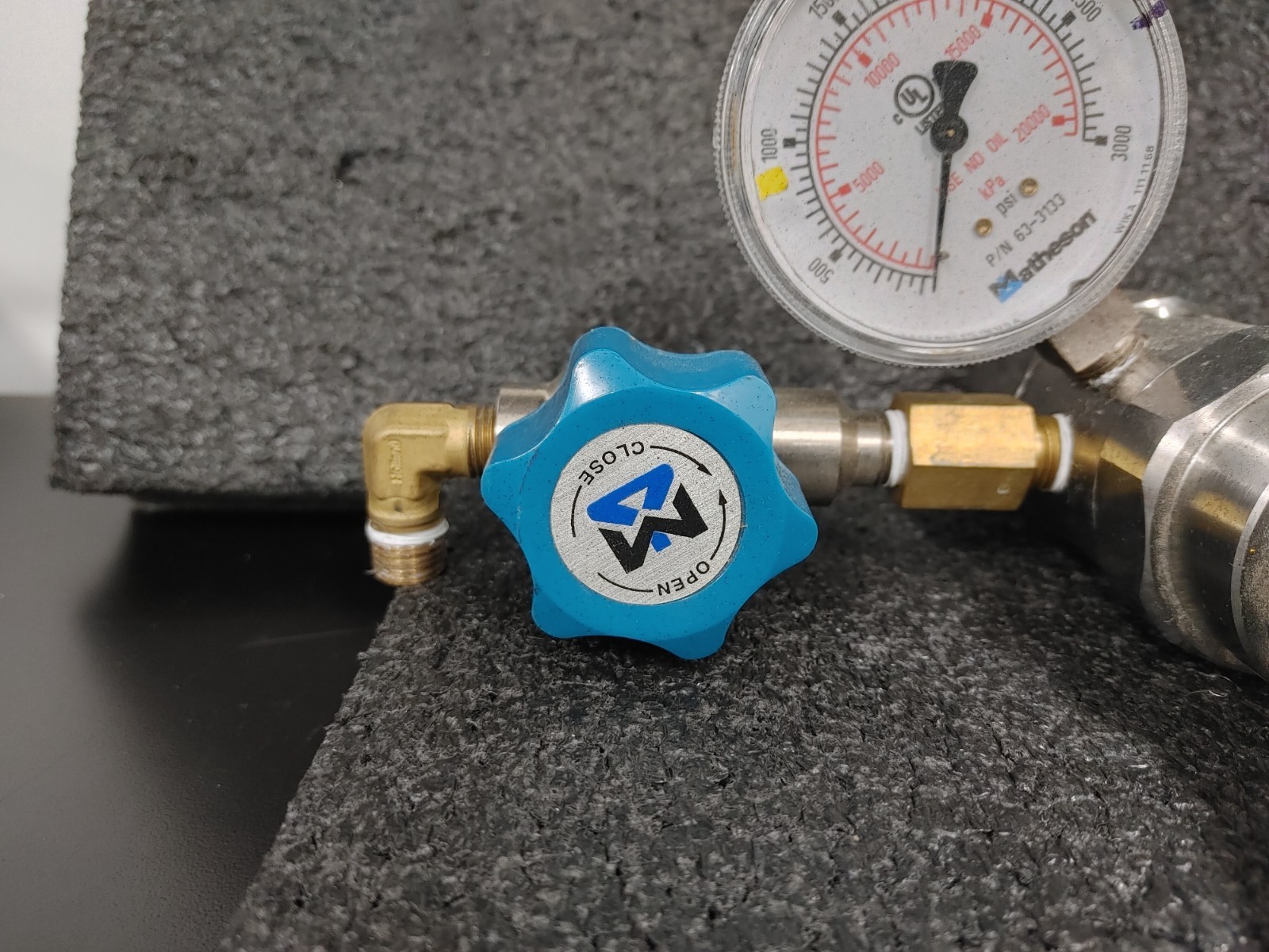 MATHESON High Purity Regulator with MATHESON Valve X2 and Pressure Gauges