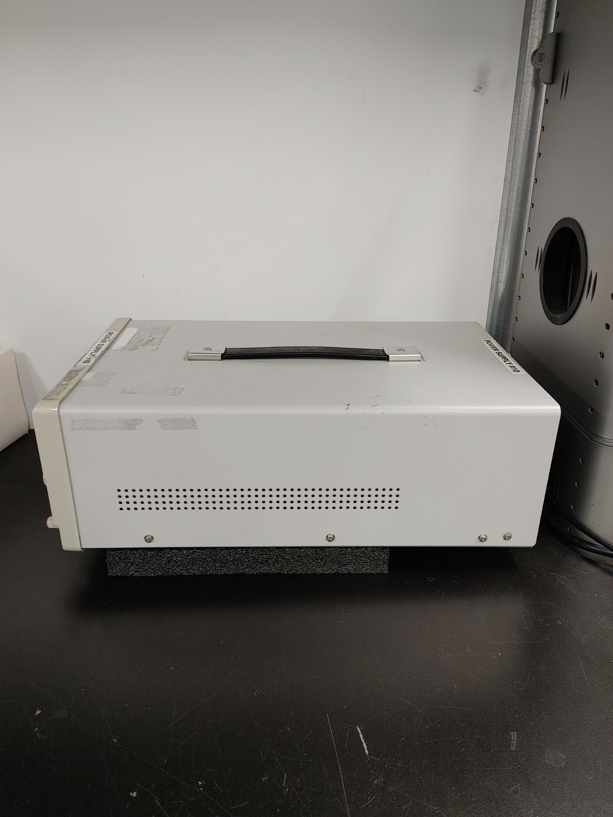 GW INSTEK GPC-3060D Dual Tracking with 5V Fixed Laboratory DC Power Supply