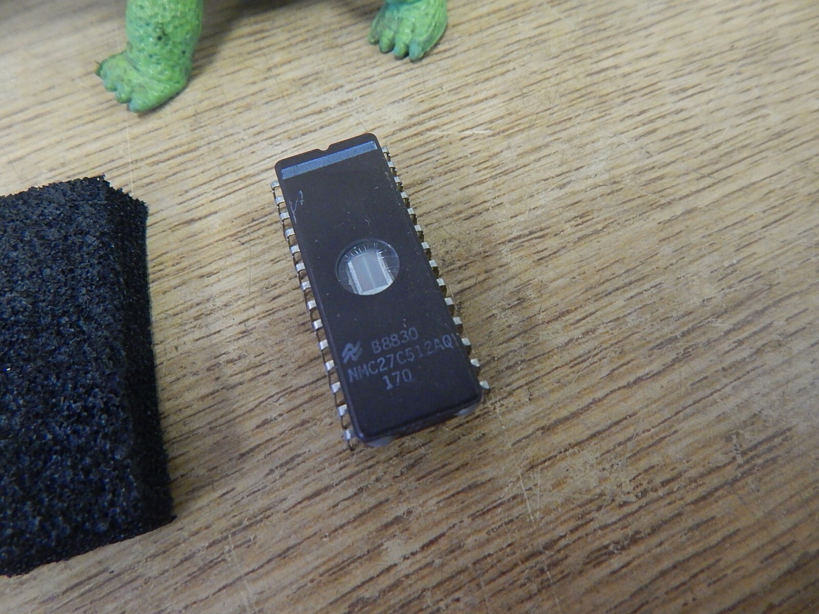 Circuit Chip B8830 170 NMC27C512AQ *FREE SHIPPING*