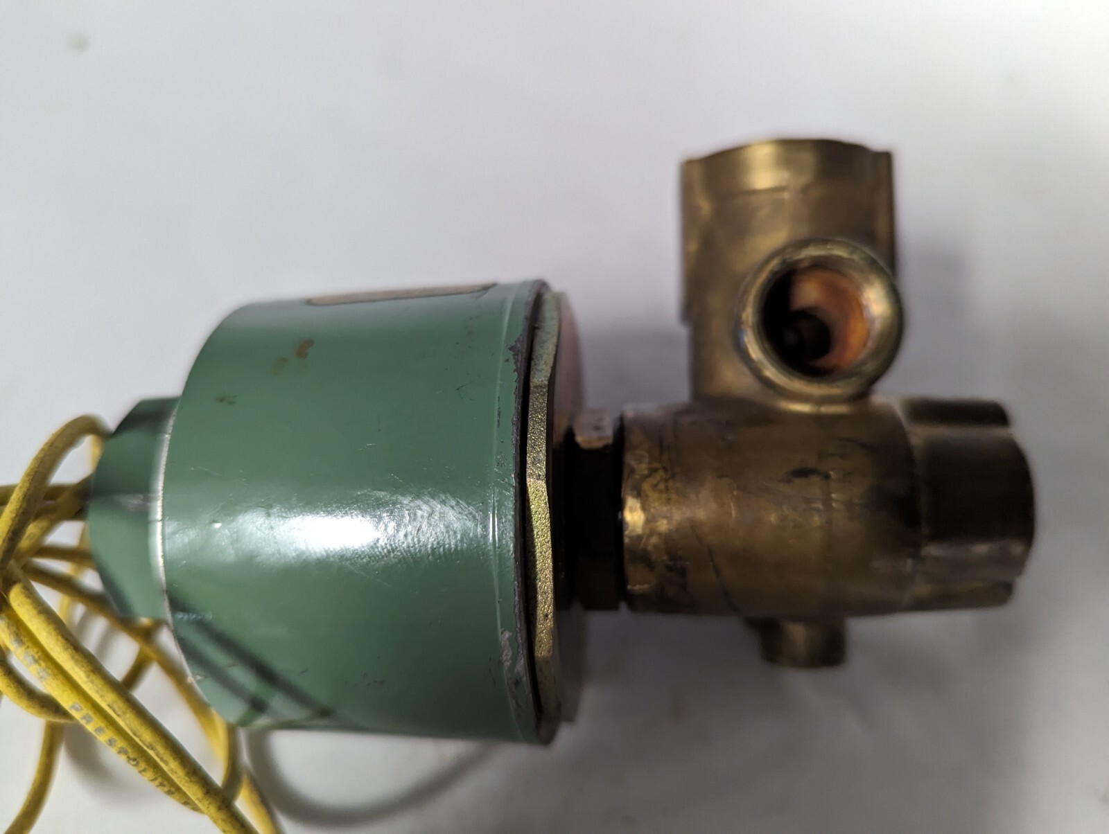 Used Asco Red-Hat 3/8″ npt Brass 3-Way Solenoid Valve, 120 VAC, N.C., HT8321A6