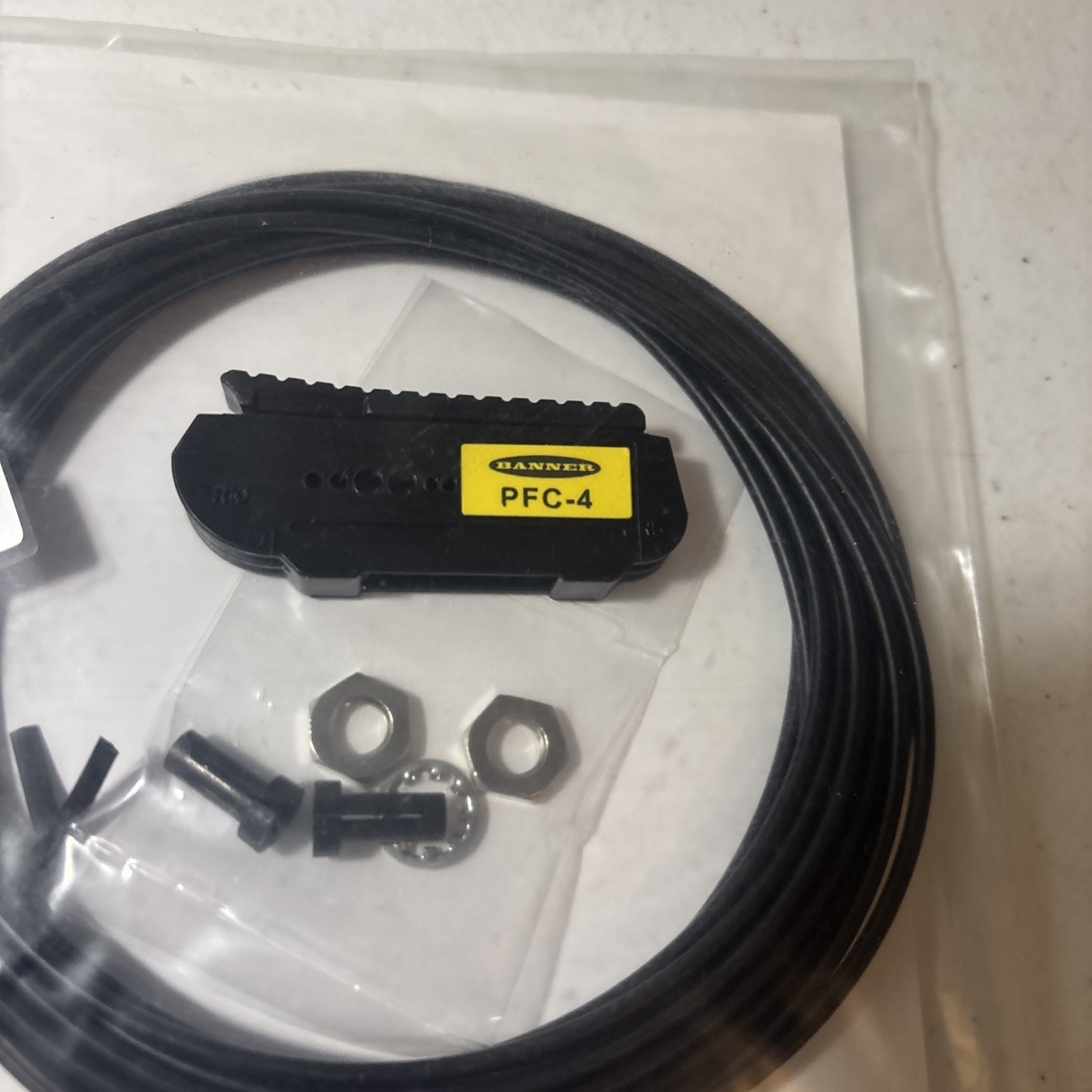NEW BANNER PBT46U FIBER OPTIC CABLE SENSOR 25967 PFC-4