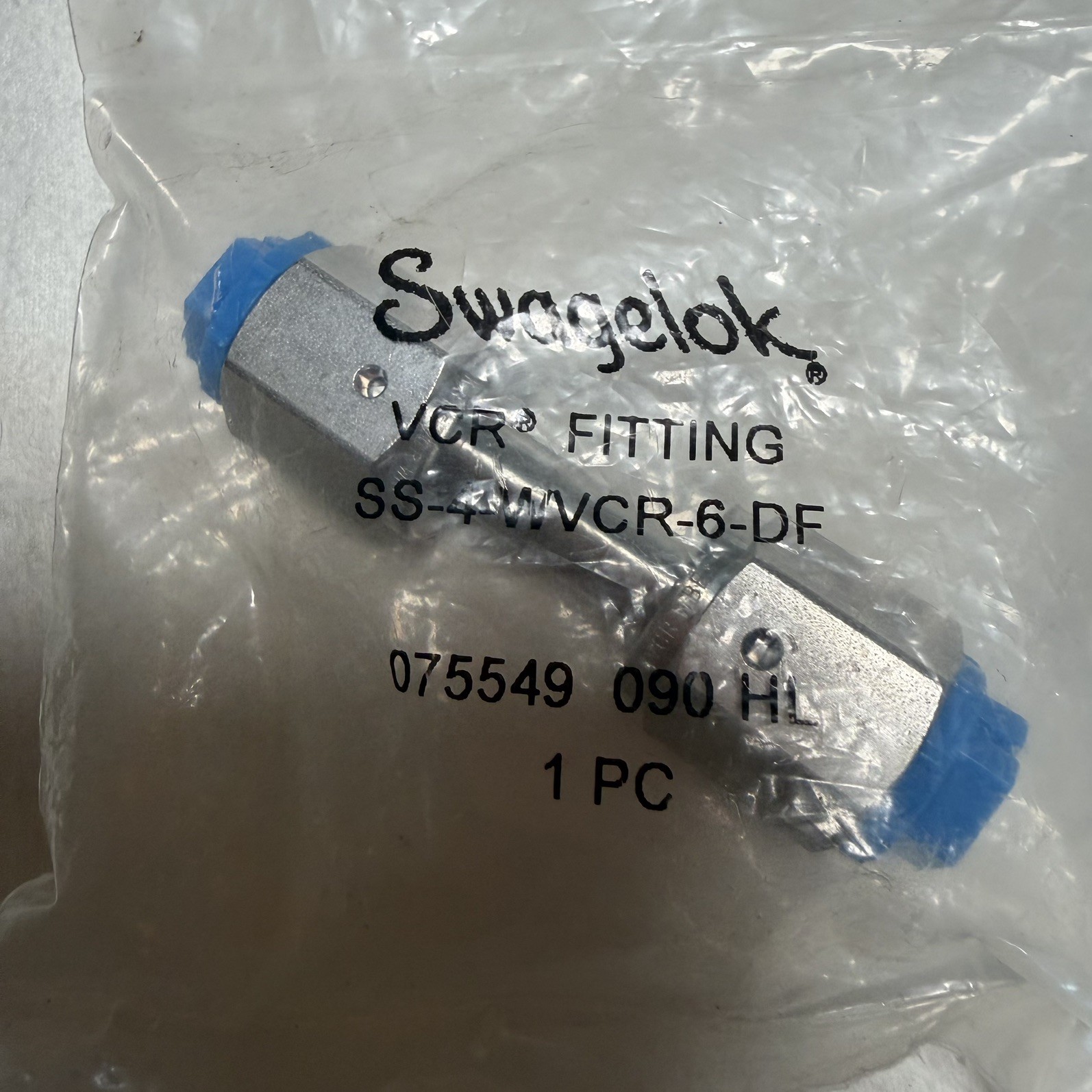 VCR Face seal fitting, Swagelok SS-4-WVCR-6-DF, Rotating female union connector