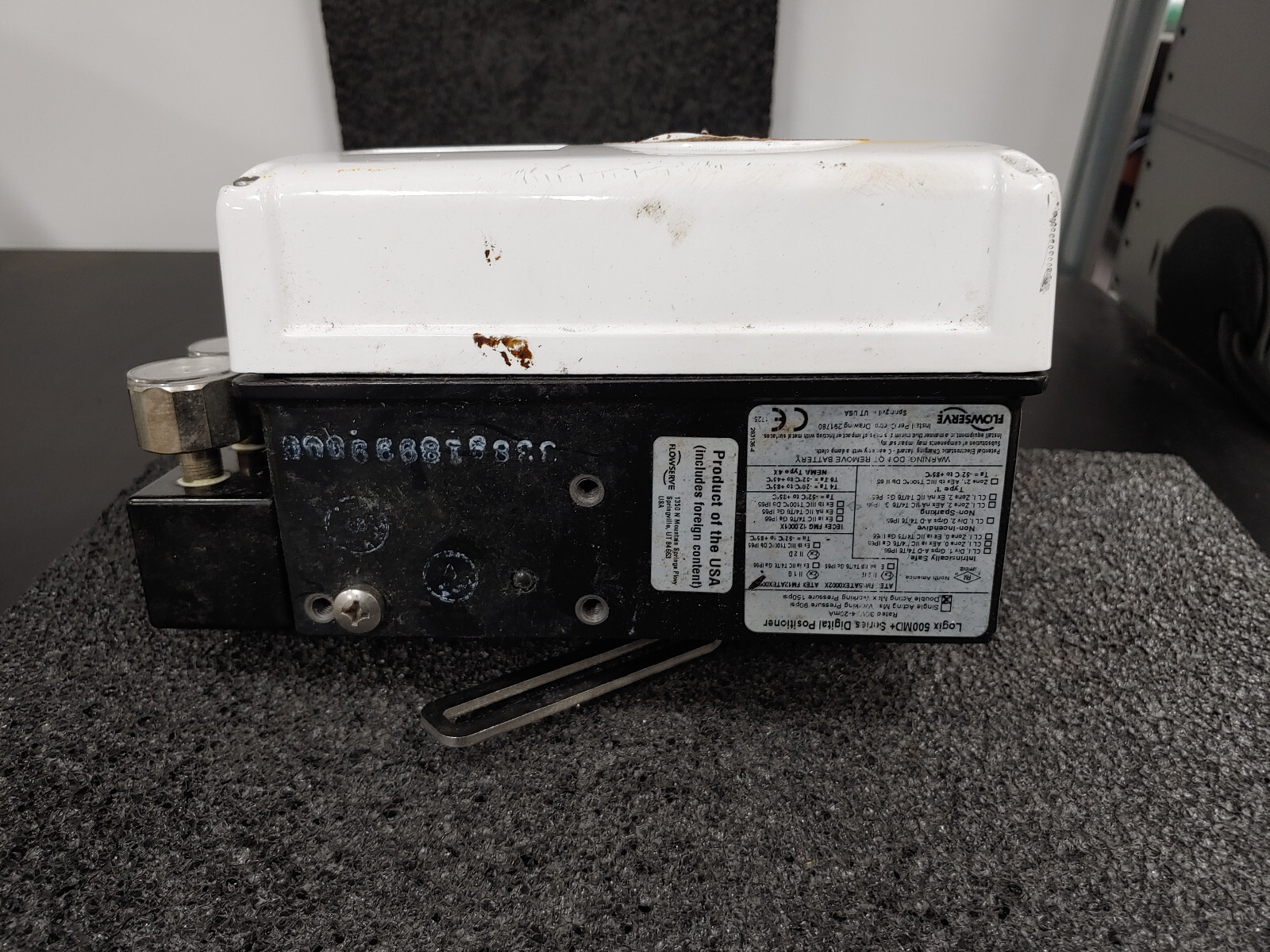 FLOWSERVE Logix 500MD+ Digital Positioner Series 520MD+37-W1D300-GM1-1000