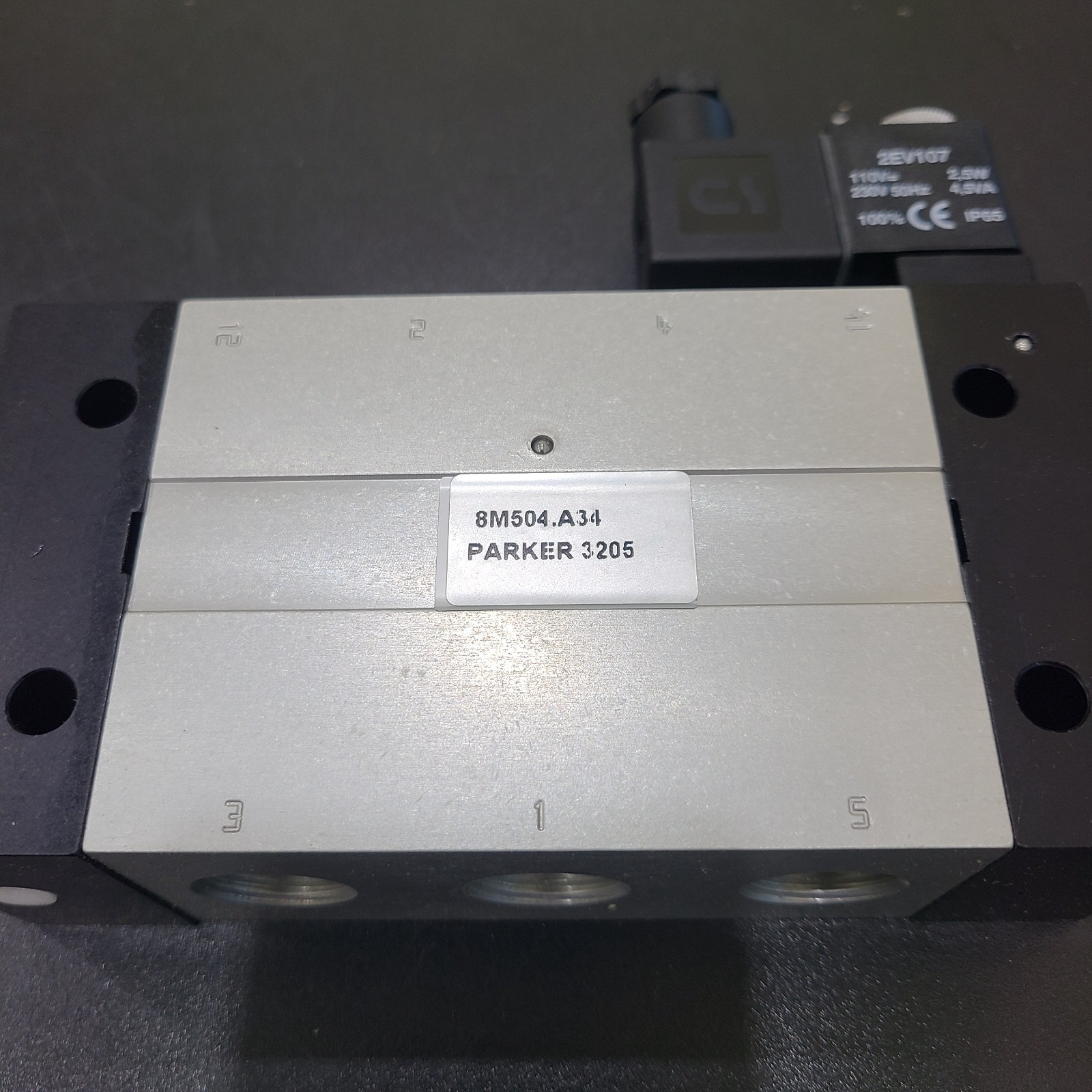 Parker 8M504.A3.0 4 Way Solenoid Valve 1/2 FPT 110VAC 60Hz