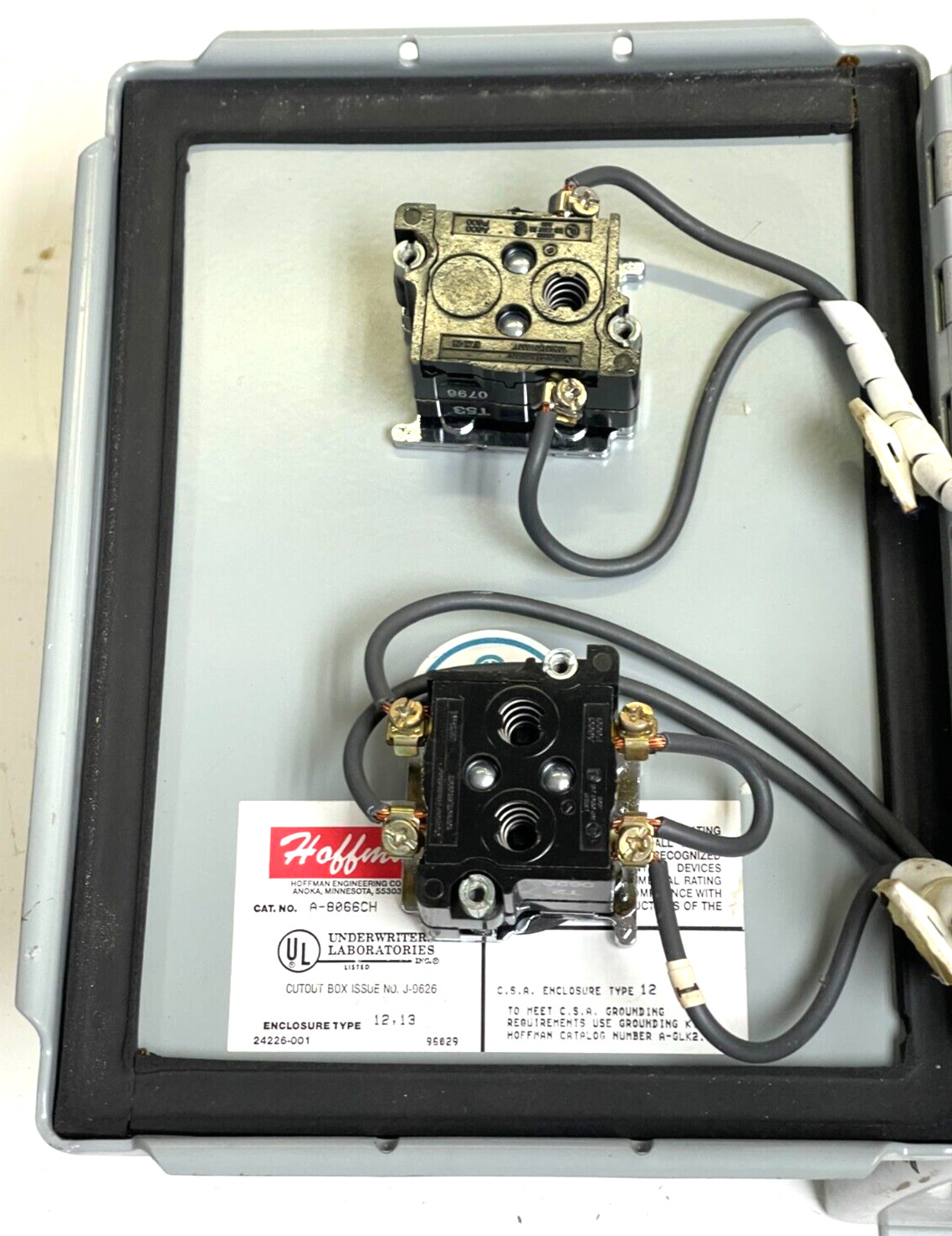 HOFFMAN 8″ NOMINAL SCREW DOWN WALL MOUNT A8066CH ENCLOSURE