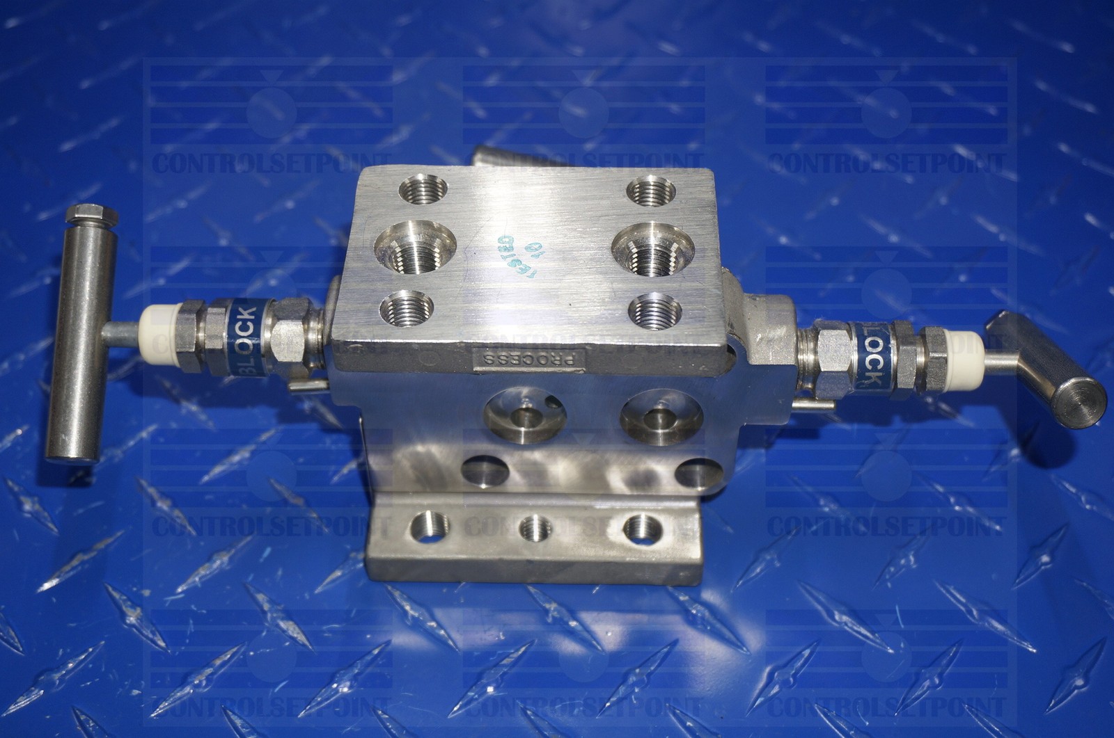 ANDERSON GREENWOOD MANIFOLD MT3VIS-2 3 VALVE MANIFOLD NEW