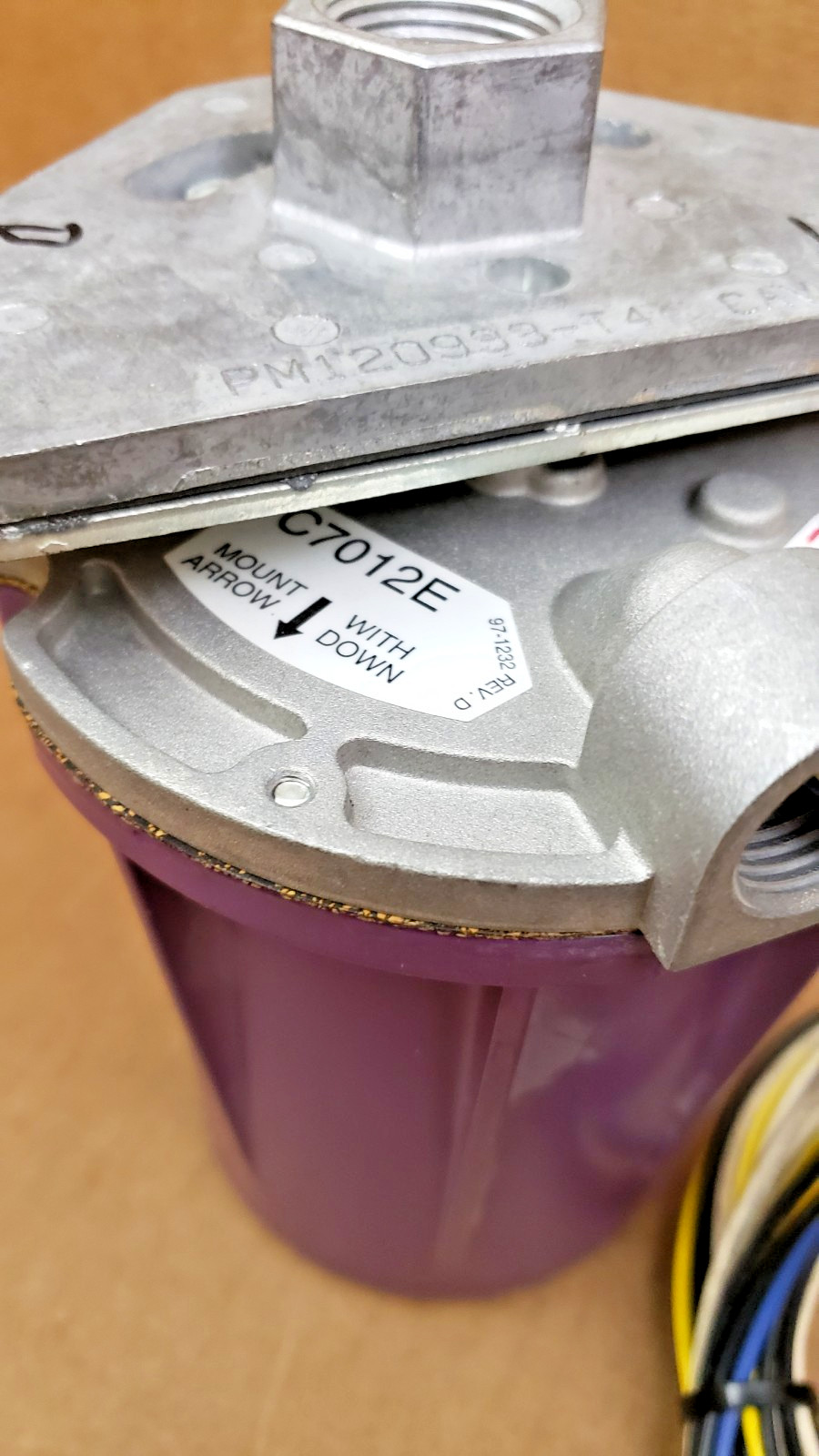 HONEYWELL C7012E1104 DYNAMIC SELF-CHECK FLAME DETECTOR C7012E