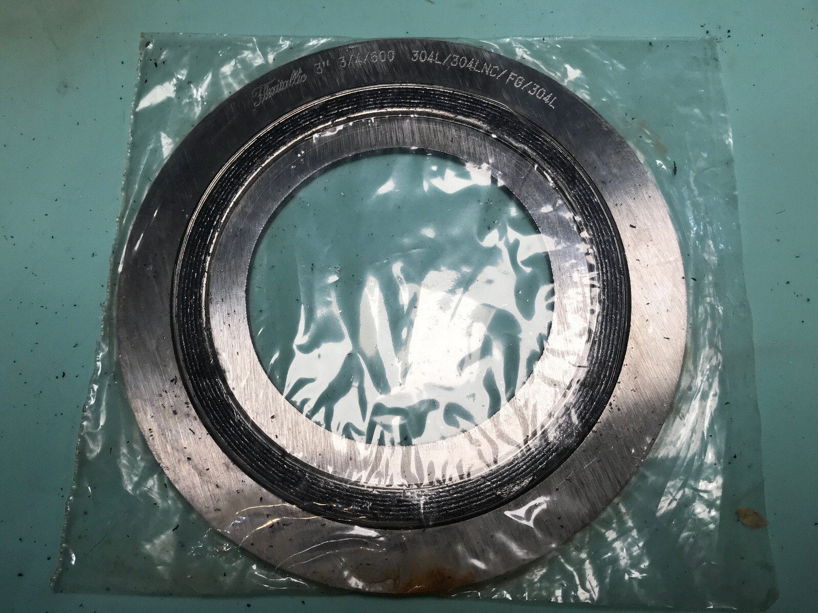 Lot of 17, FG, Flange Gasket, 3 sizes, 304L: 1 1/2″ 150, 2″ 150, 3″ 3/4/600