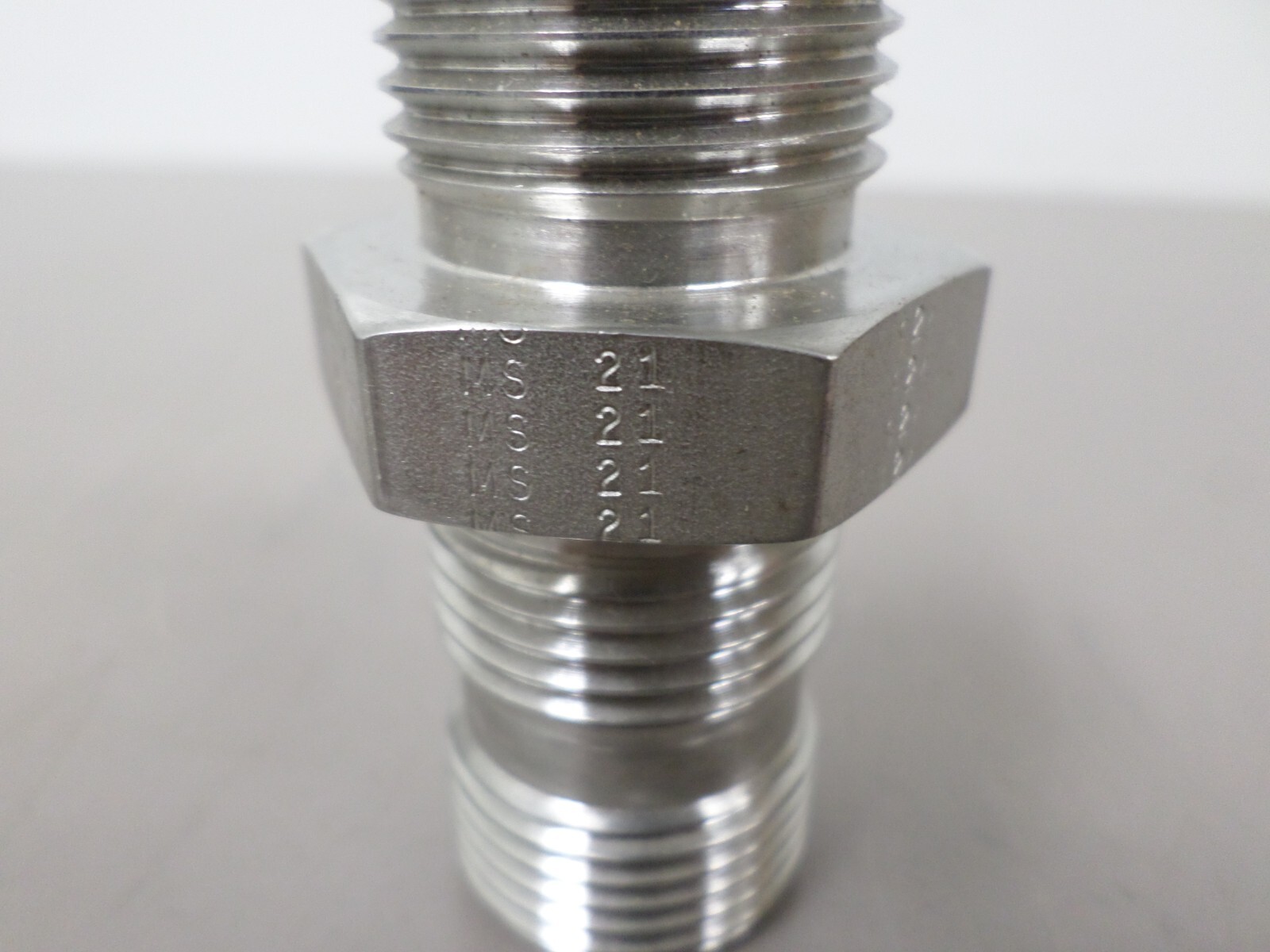 MS21 Stainless Steel Bulkhead Union -12 All Ends -12 Center MS21924K12