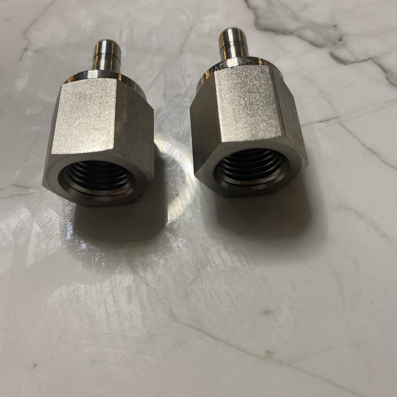 Lot-2 Swagelok Ss-400-TA-7-1-4