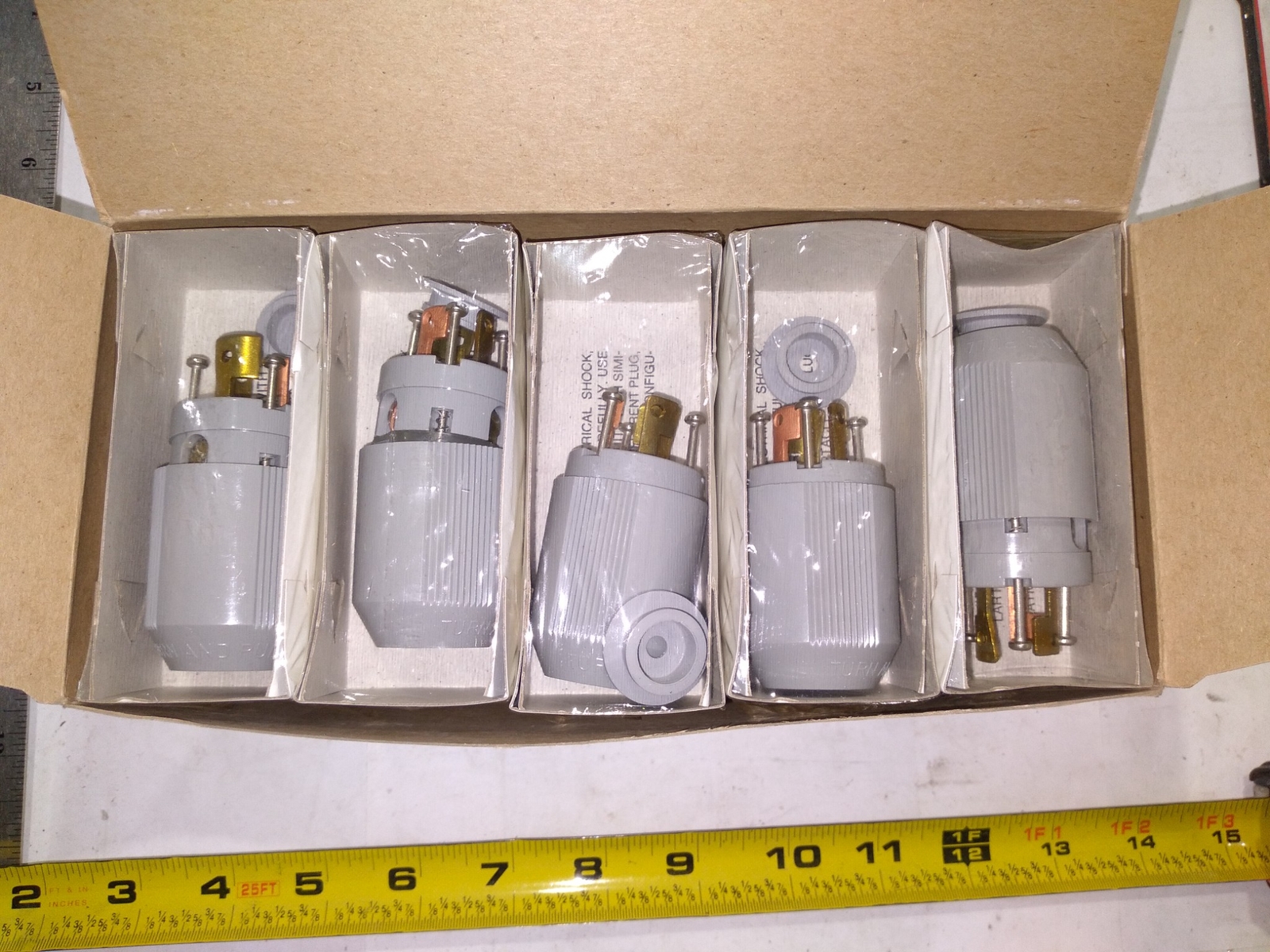 COOPER ARROW HART 7567N AUTOGRIP LOCKING PLUG 10-15A 125-250V 3P 3W ’10 IN BOX’
