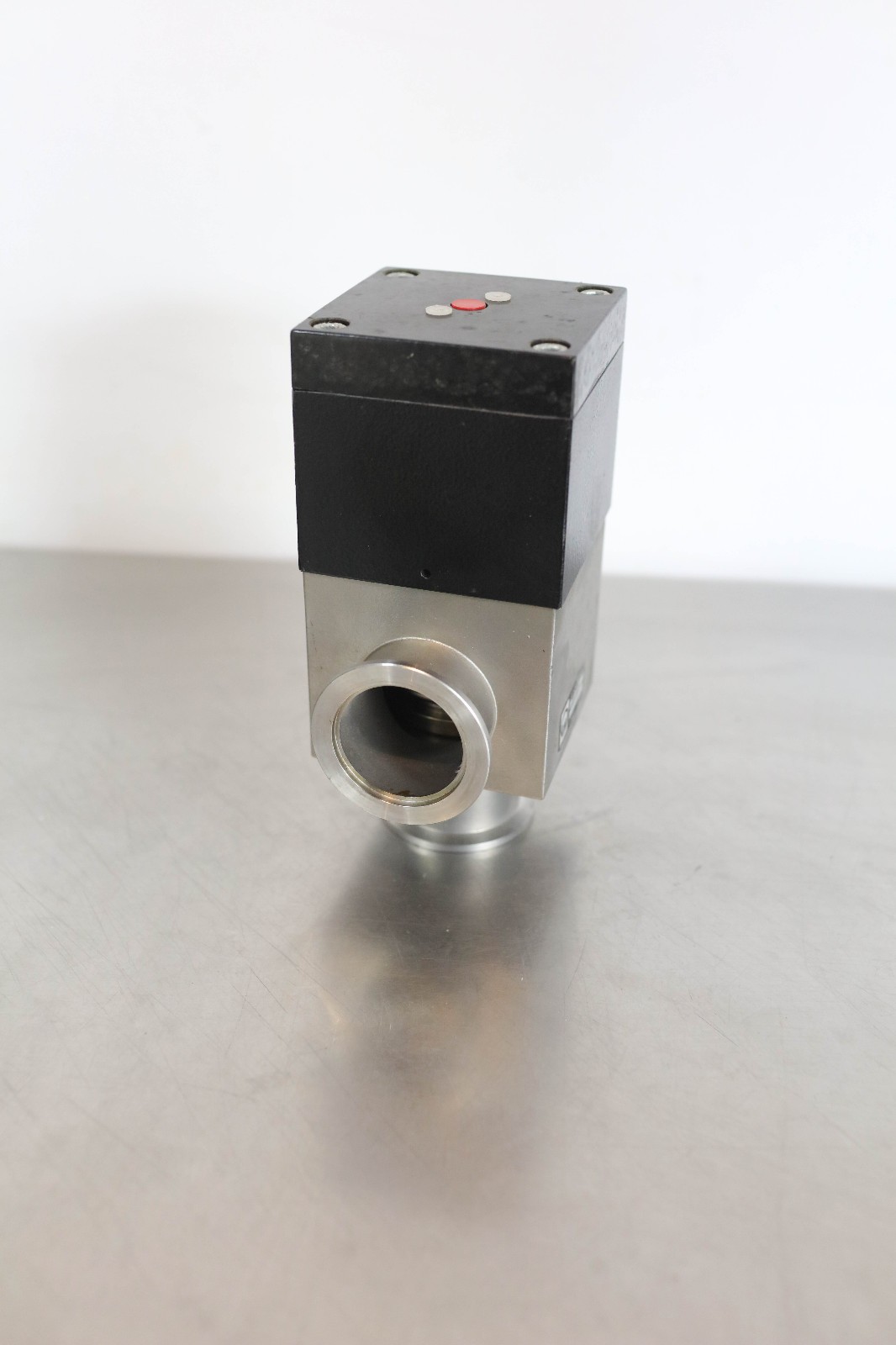LEYBOLD 298 23 B2 VACUUM VALVE / PNEUMATIC / 29823B2 / KF40 Stainless
