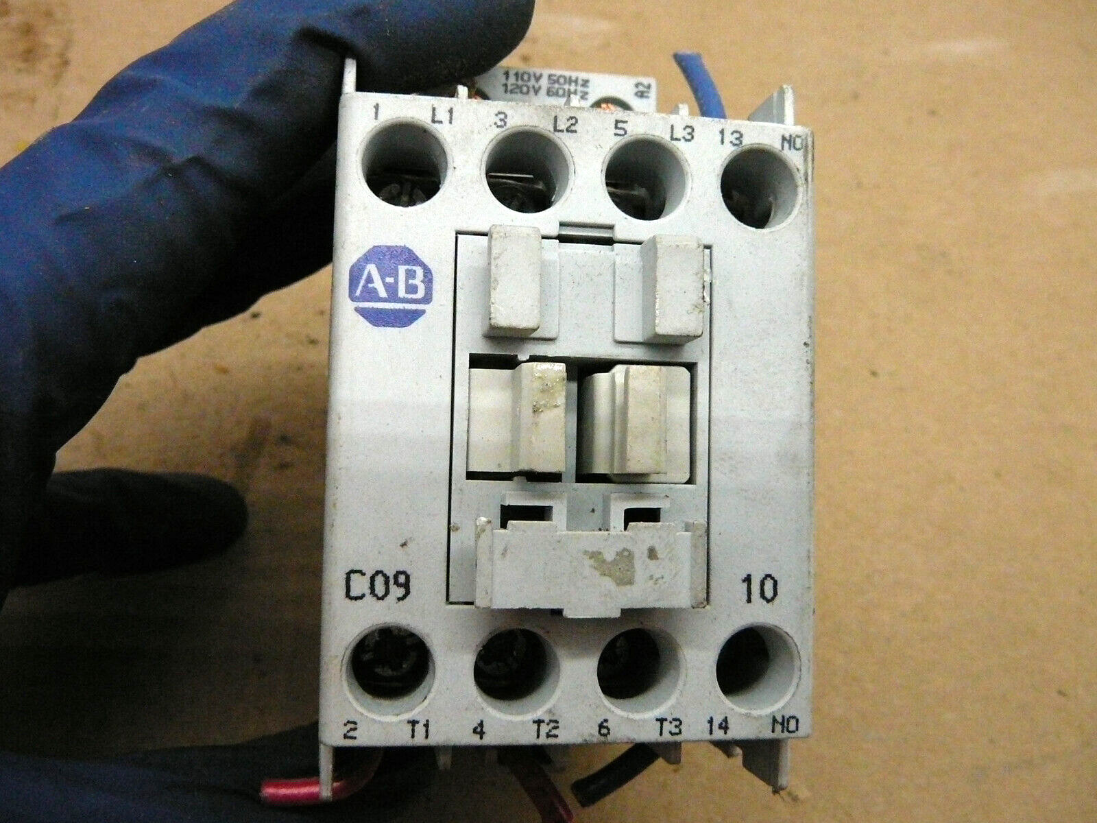 ALLEN BRADLEY CONTACTOR 100-C09*10 SERIES A 600VAC COIL 110V 50Hz 120V 60Hz