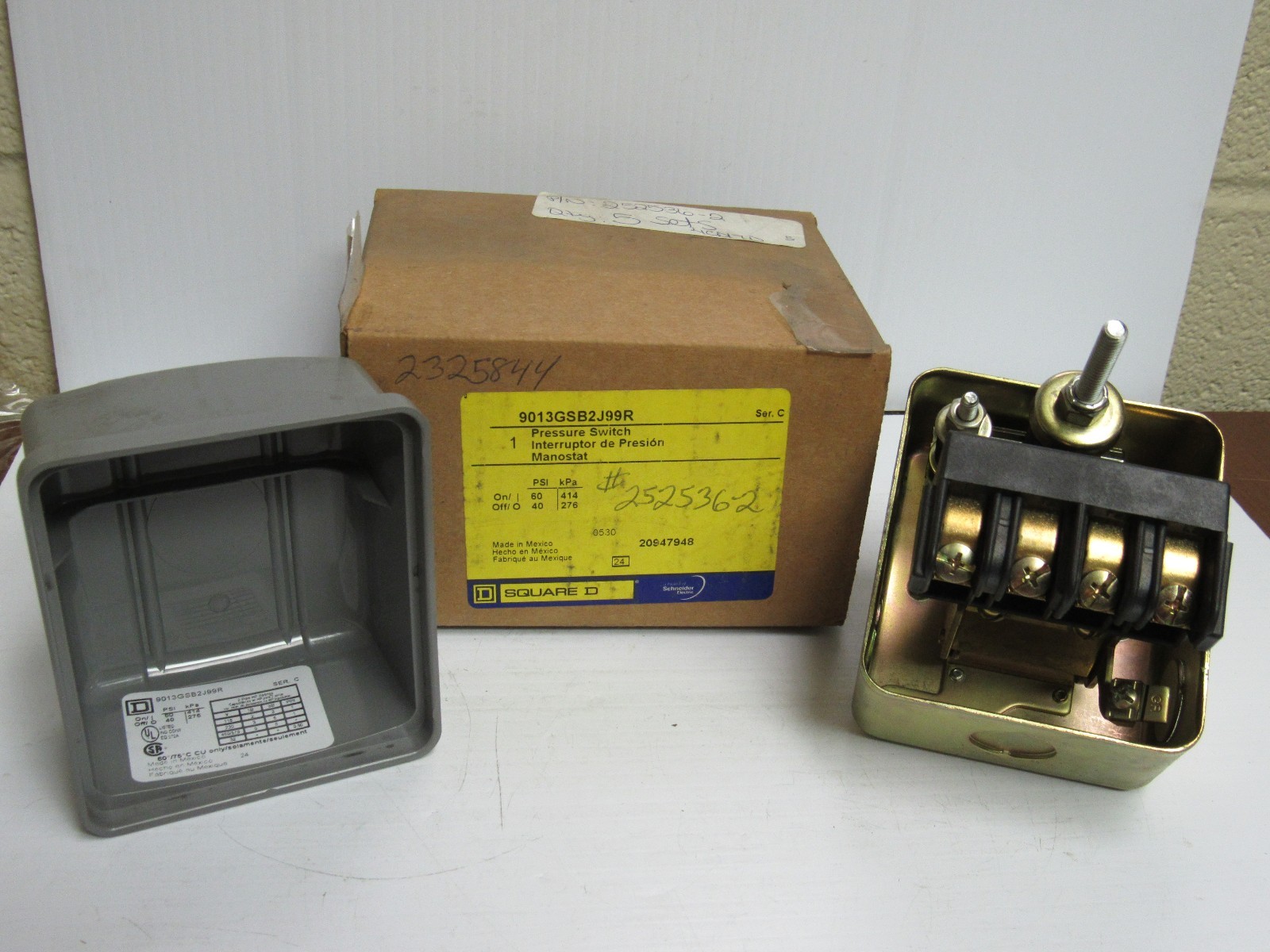NEW SQUARE D PRESSURE SWITCH 9013GSB2J99R SER C