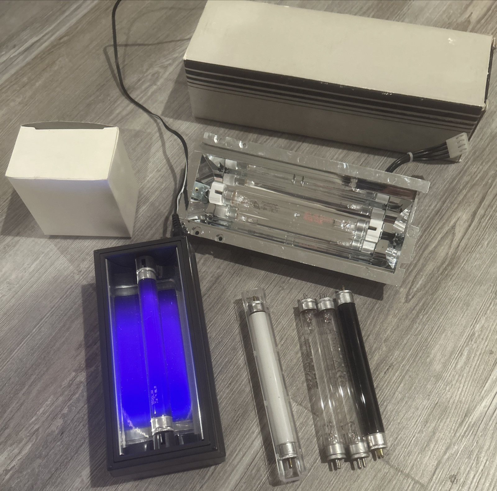 LOT: Ultraviolet Light Lamp Spectroline Laser Neon New Bulbs: SB-4W, G4T5