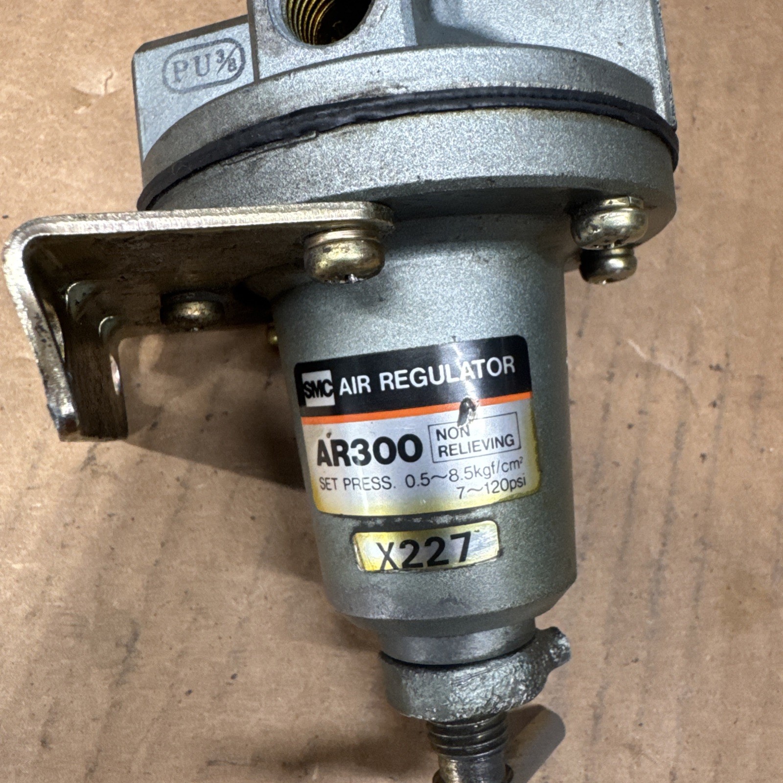 SMC AIR REGULATOR AR300, 0.5~8.5KGF/CM² 7~120PSI X227