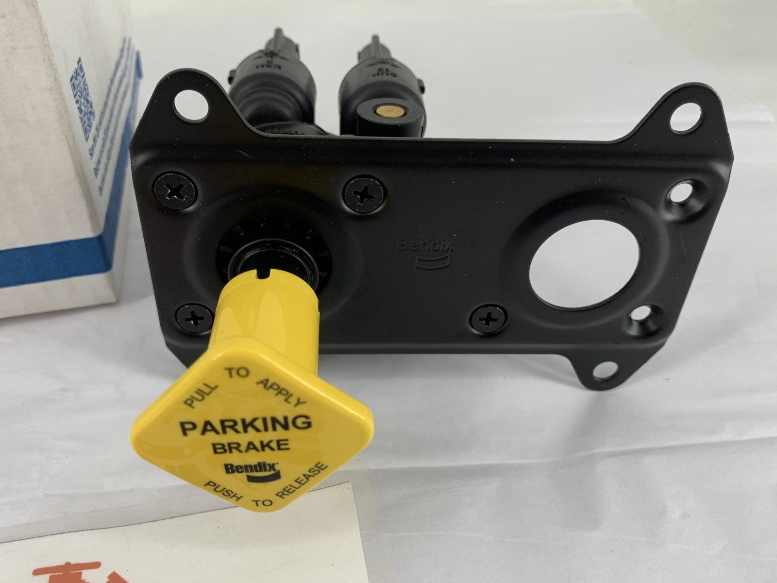 Bendix 801315 PP-DC Push/Pull Dash Control Air Brake Valve 3/8″ Push-To-Connect
