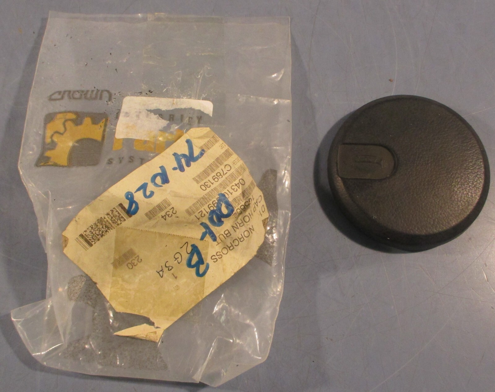 Crown 105804 Forklift Cap Horn Button Replacement Button 3-1/2′ OD