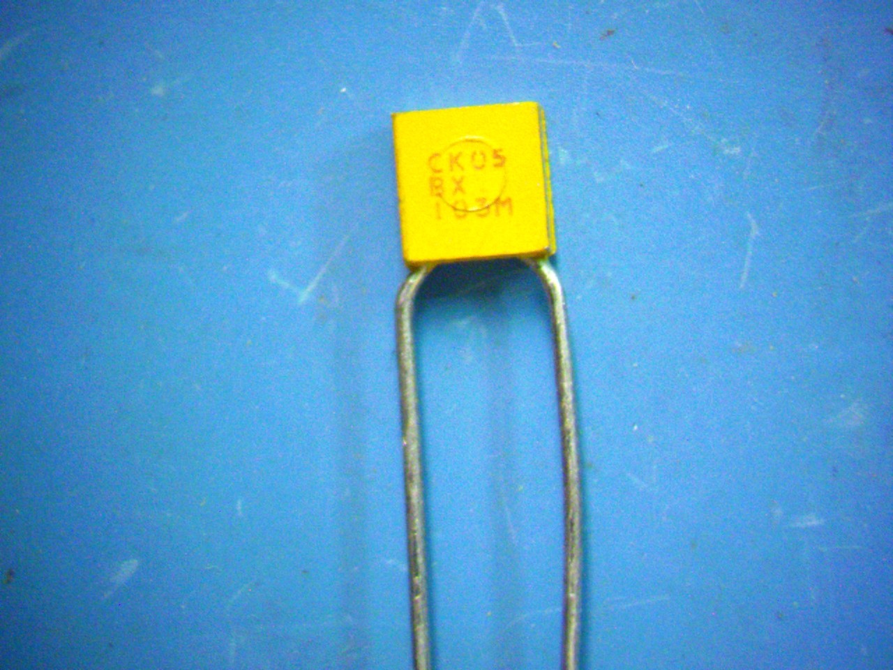 AVX CK05BX103M Qty of 1000 per Lot CAPFXD 0.01UF 100VDC