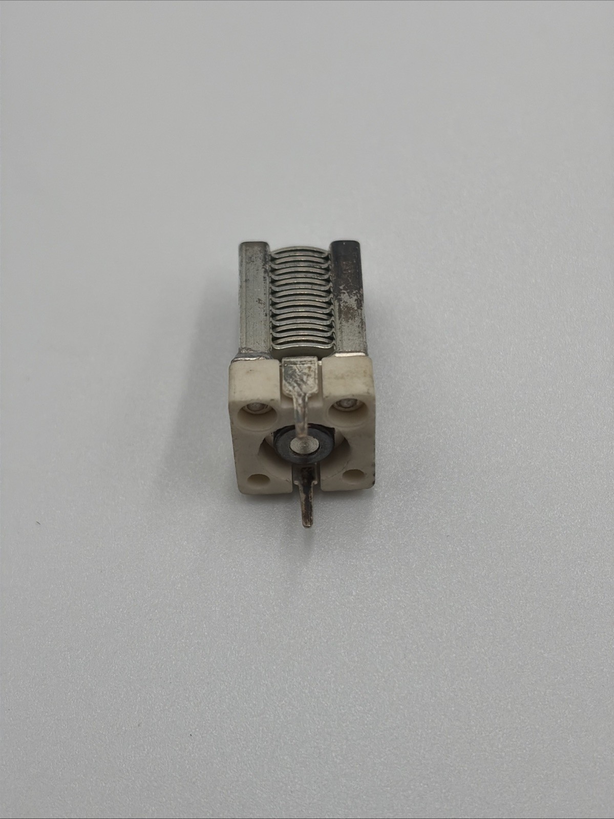 JOHNSON 189-0508-005 Qty of 5 per Lot VERITICAL PC MOUNT CAPACITOR NOS